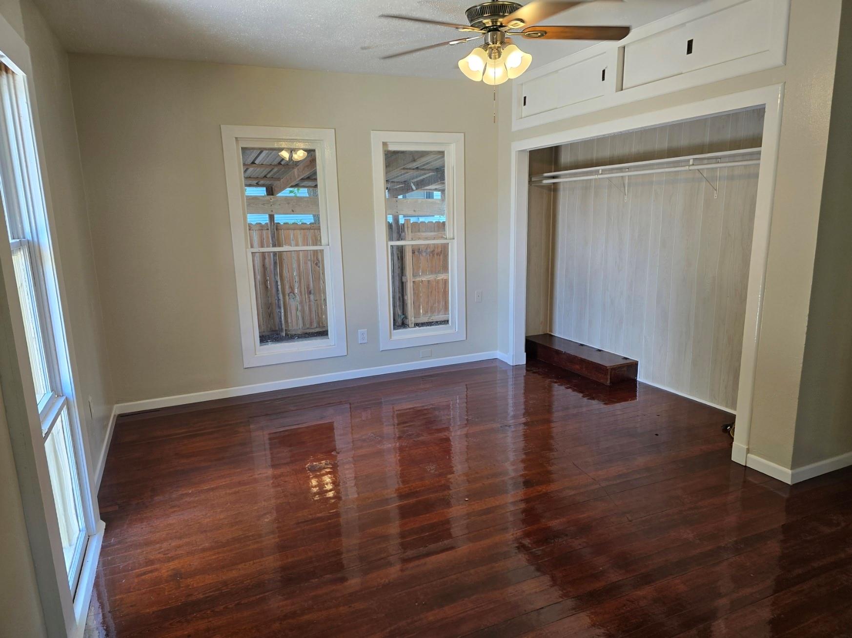 144 W Wallace St, Gonzales, TX 78629