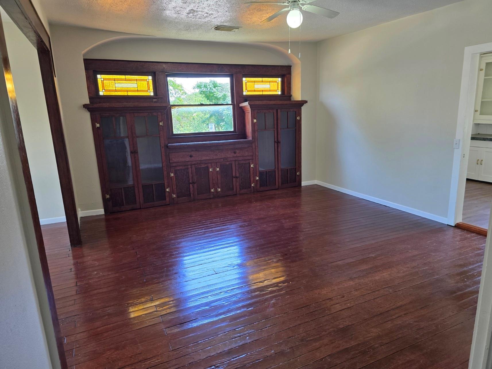 144 W Wallace St, Gonzales, TX 78629