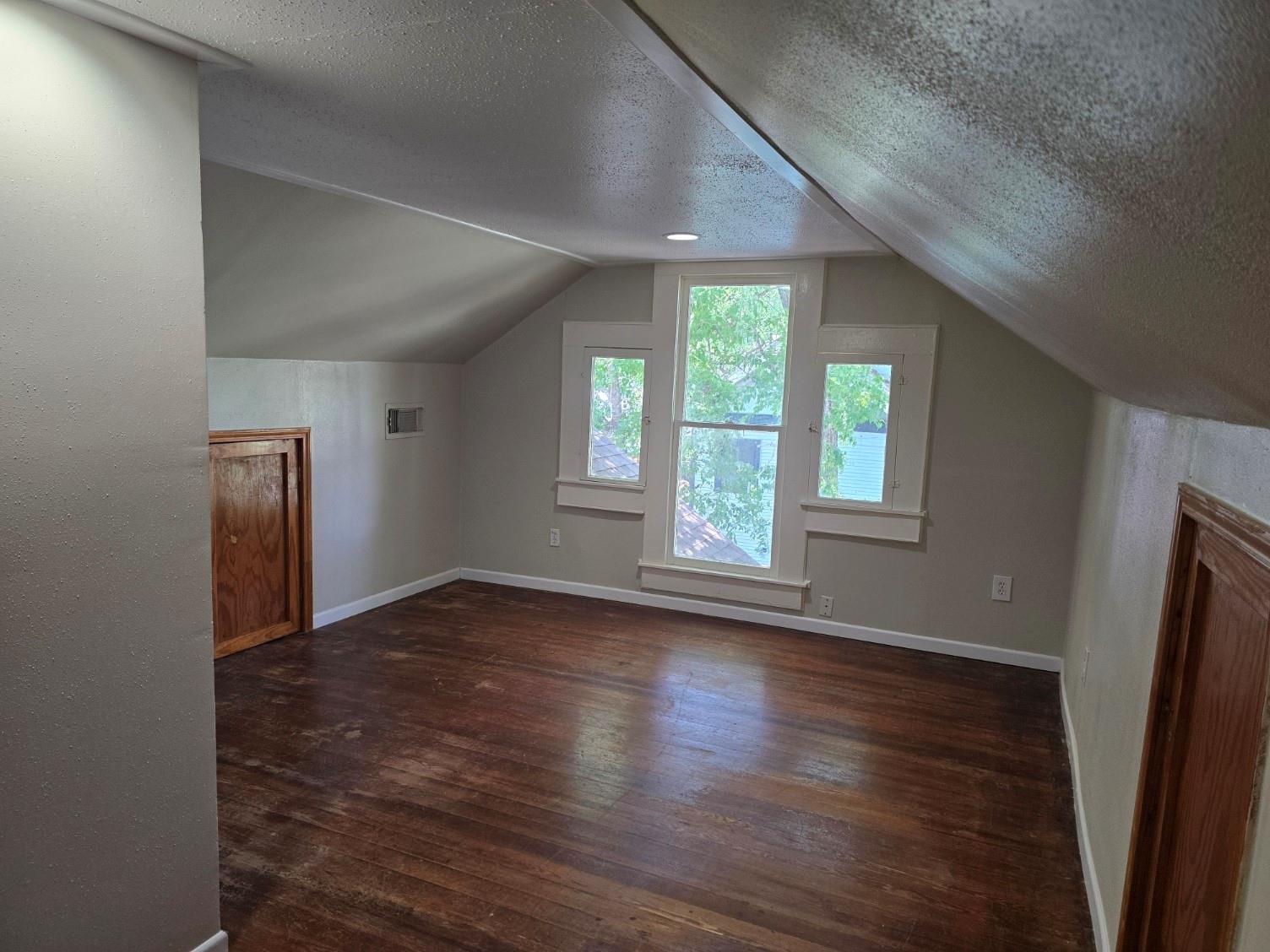 144 W Wallace St, Gonzales, TX 78629