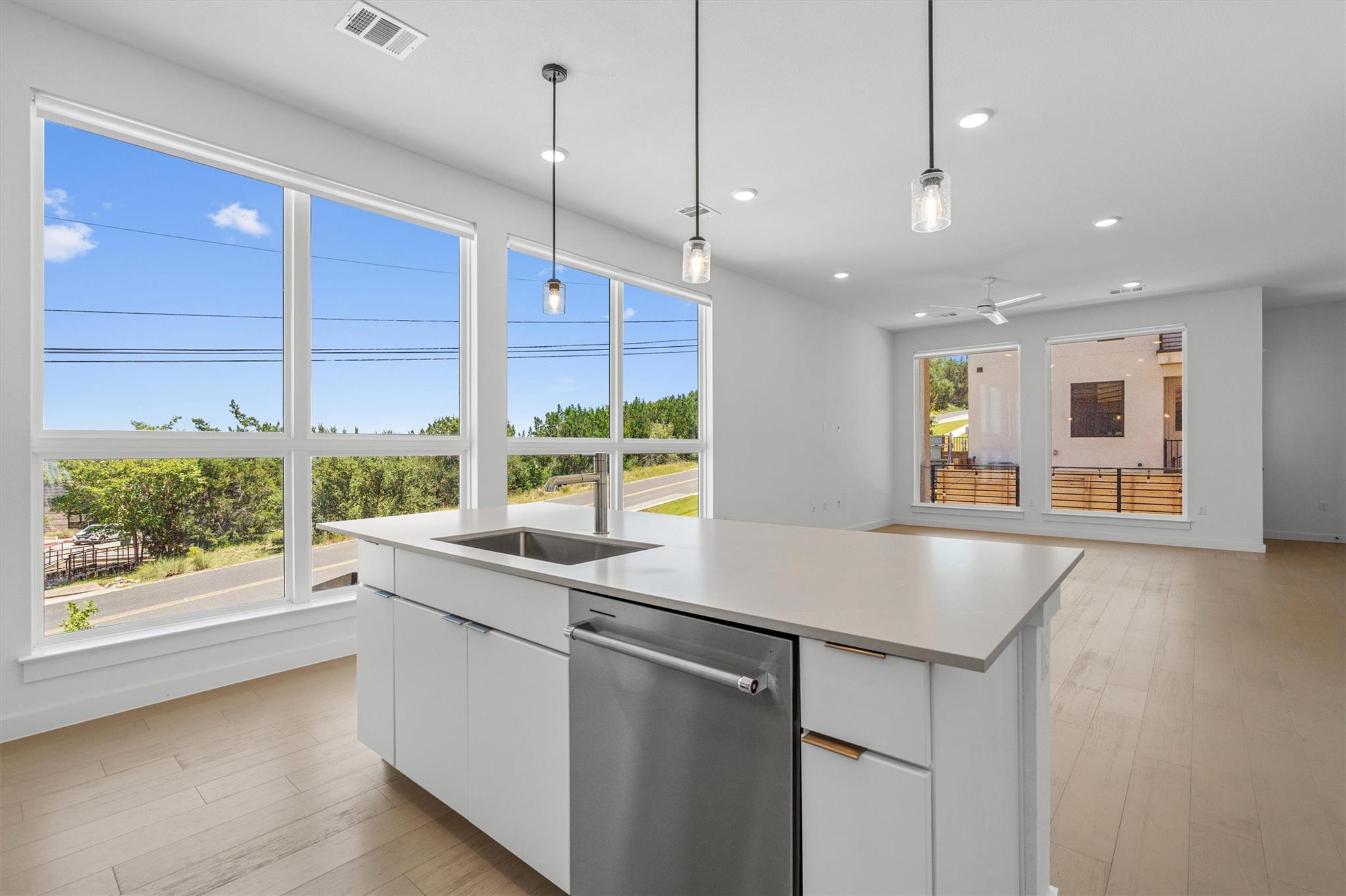 6823 Wolfcreek Pass # 8, Austin, TX 78749
