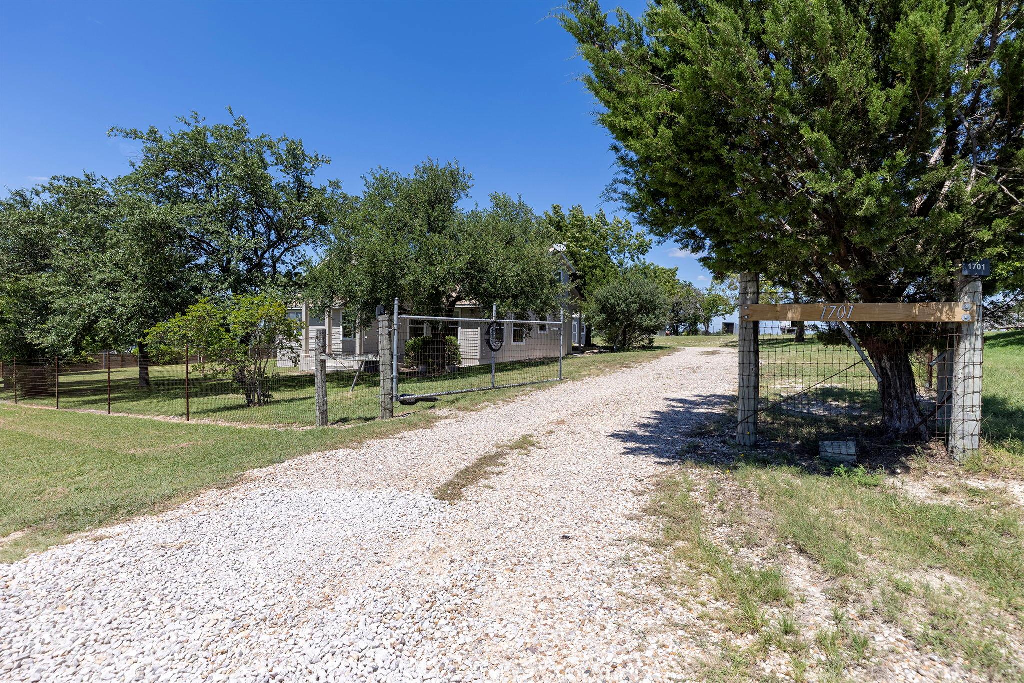 1701 County Road 107, Hutto, TX 78634