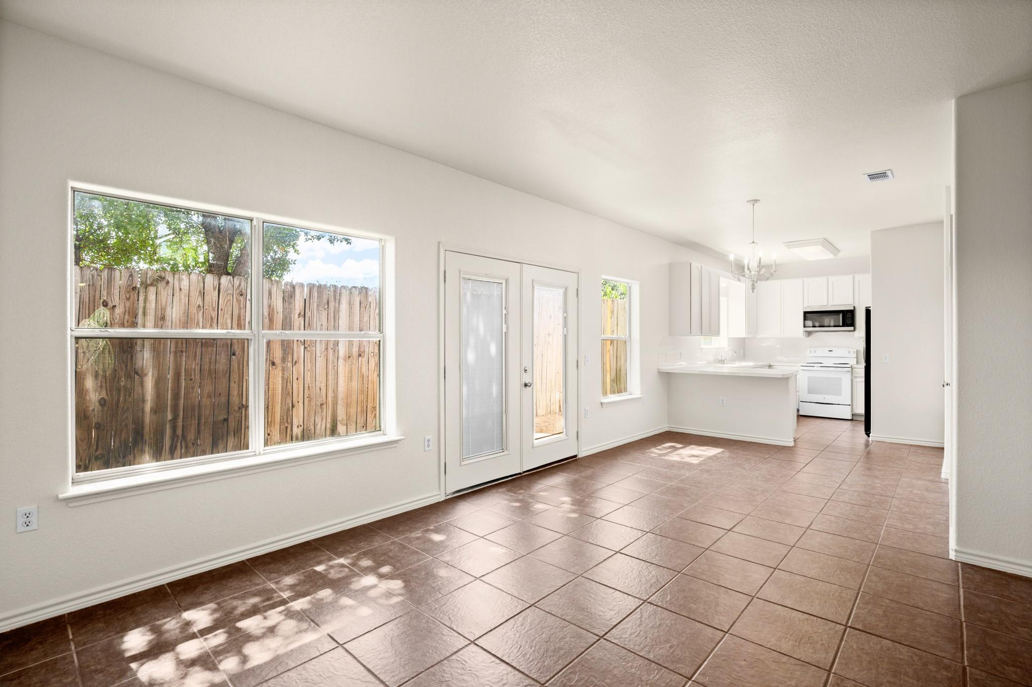 7312 E Ben White Blvd # 16, Austin, TX 78741