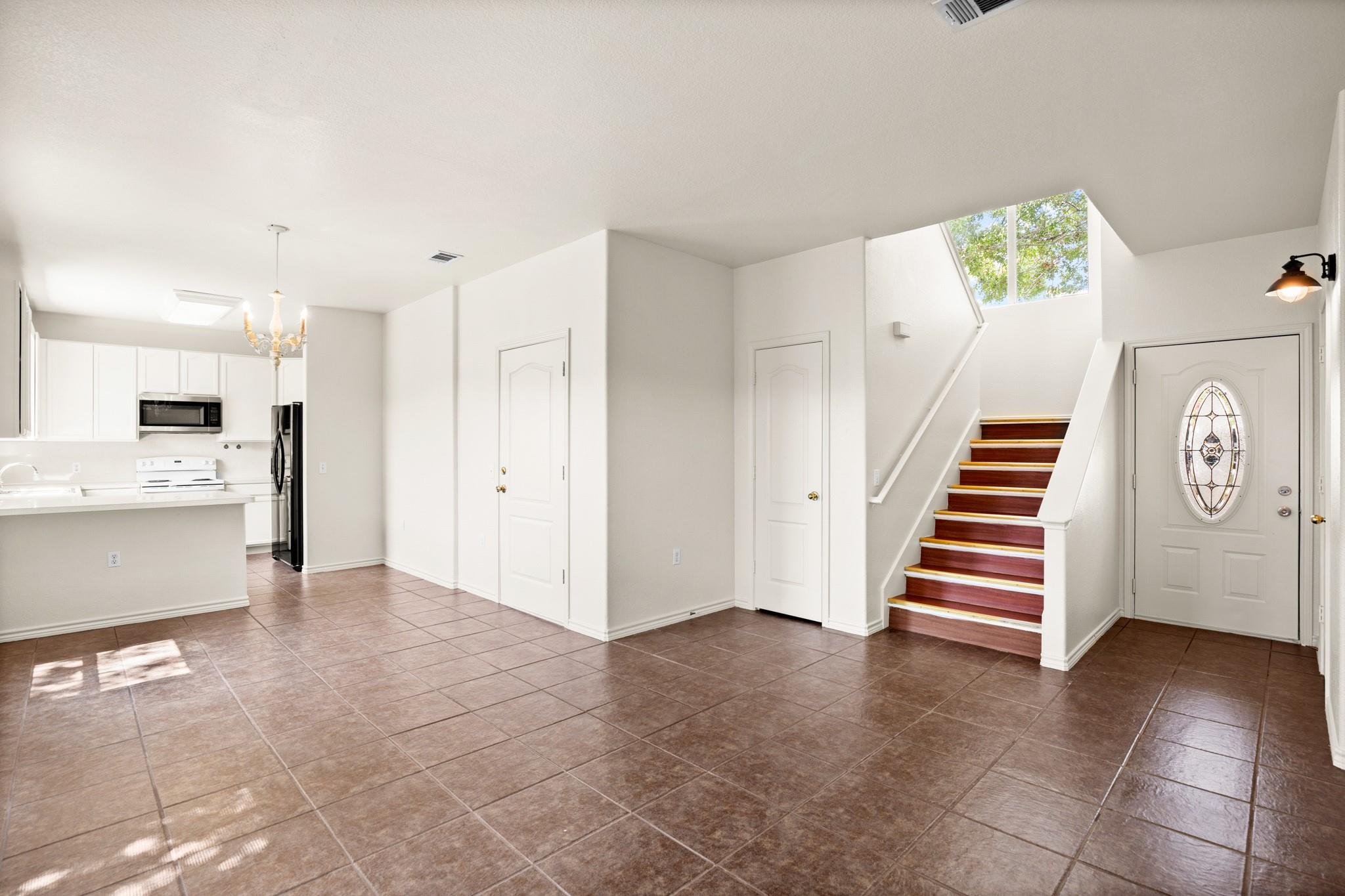 7312 E Ben White Blvd # 16, Austin, TX 78741