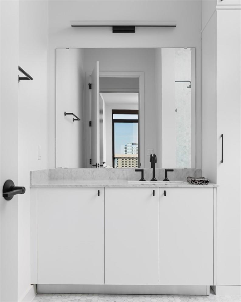 800 Embassy Dr # 605, Austin, TX 78702