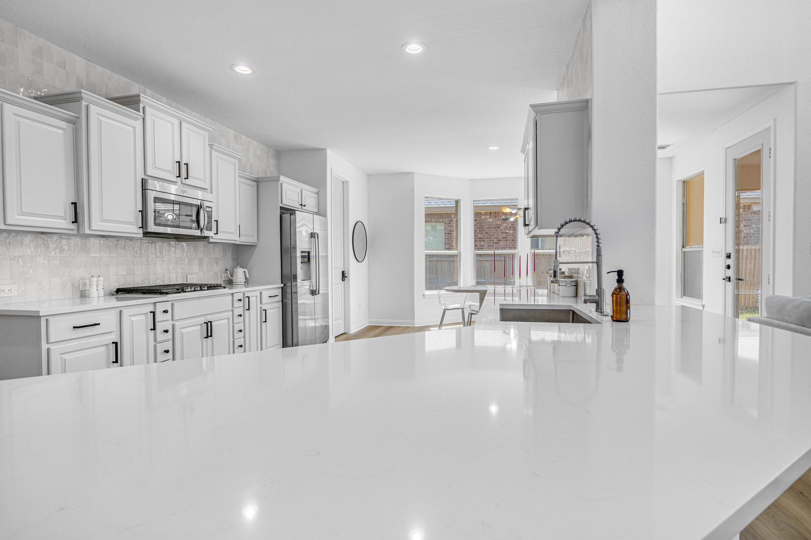 2711 Saint Paul Rivera Ln, Round Rock, TX 78665