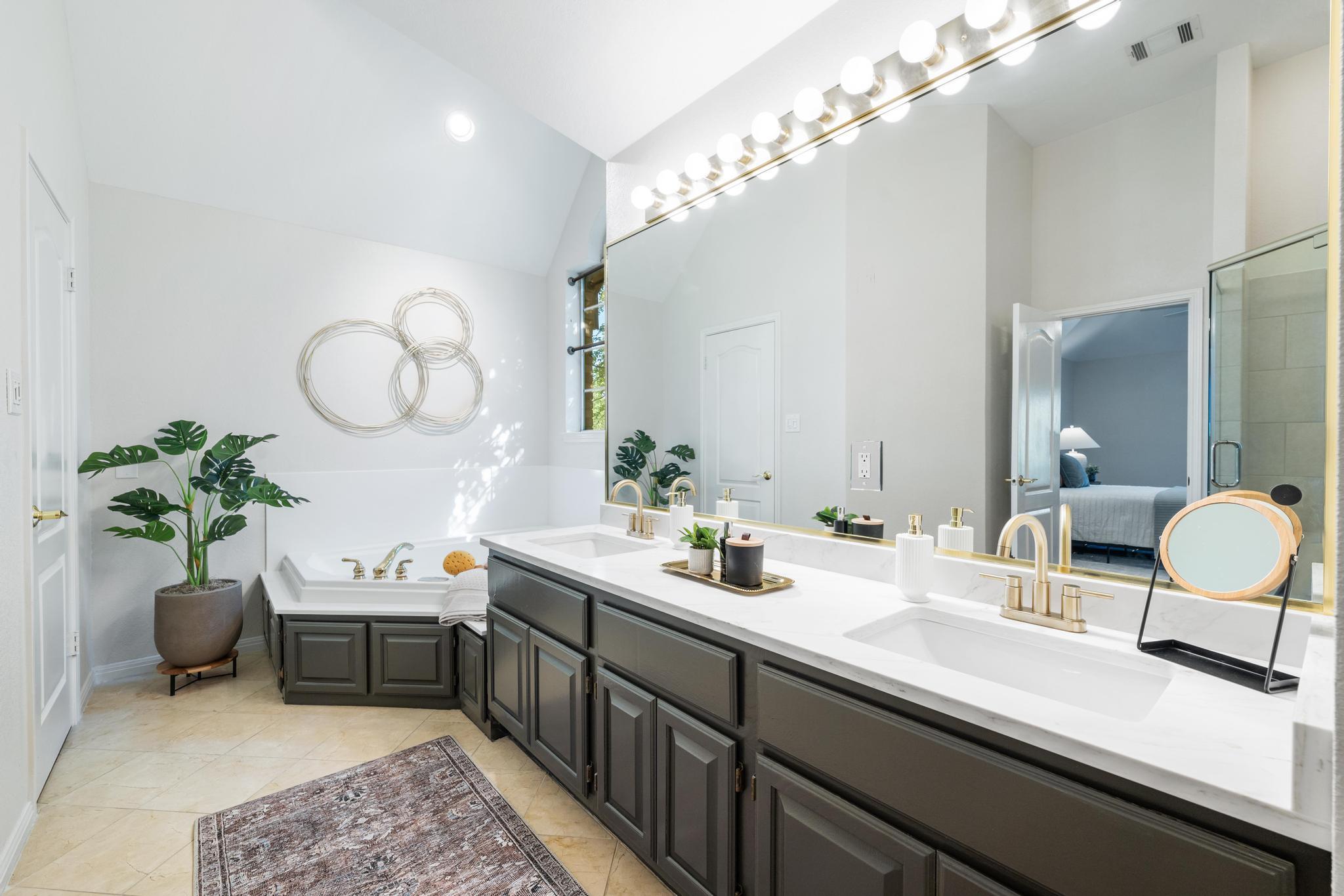 1204 Miami Dr, Austin, TX 78733