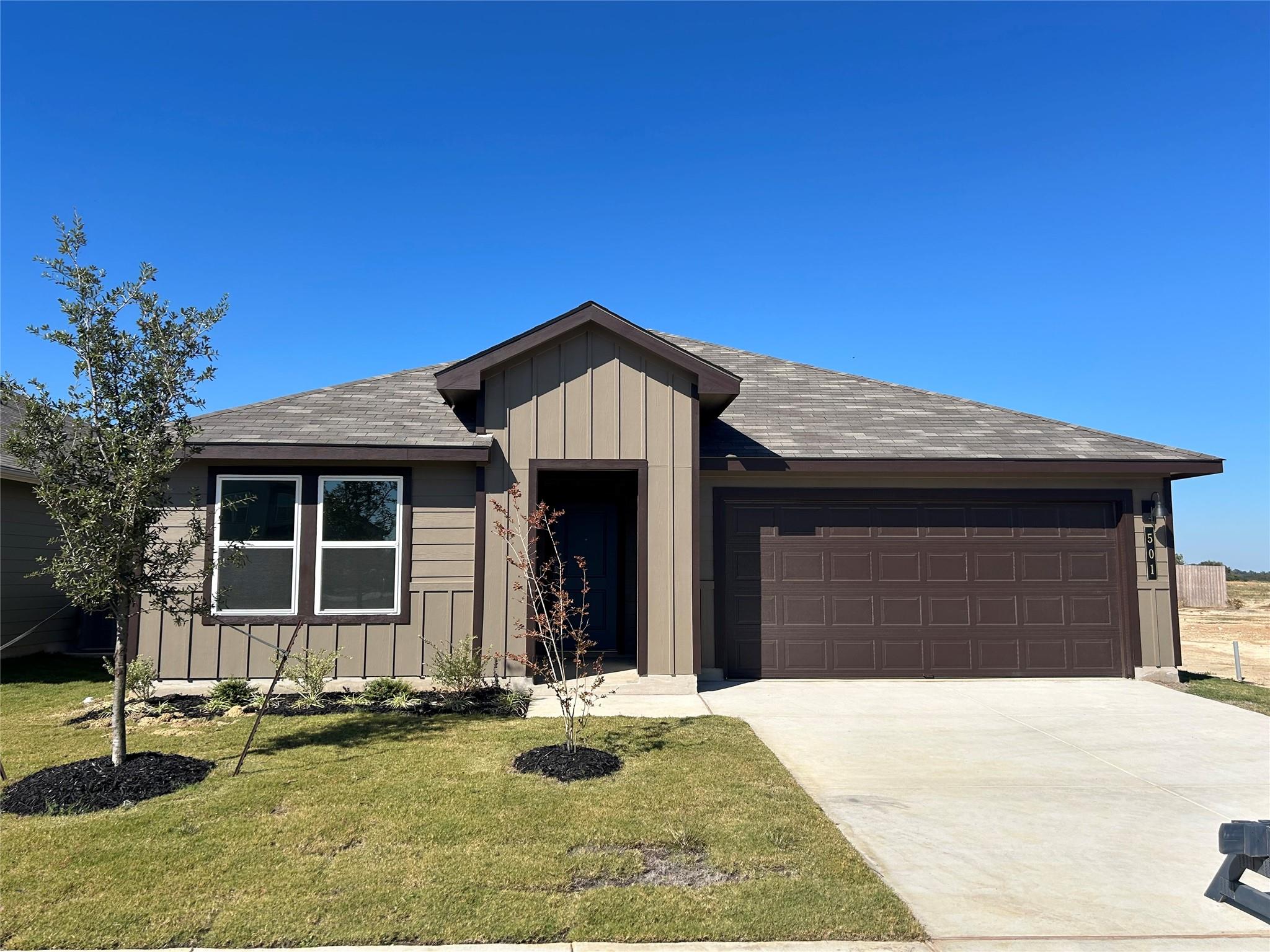 501 Perry Pl, Rockdale, TX 76567