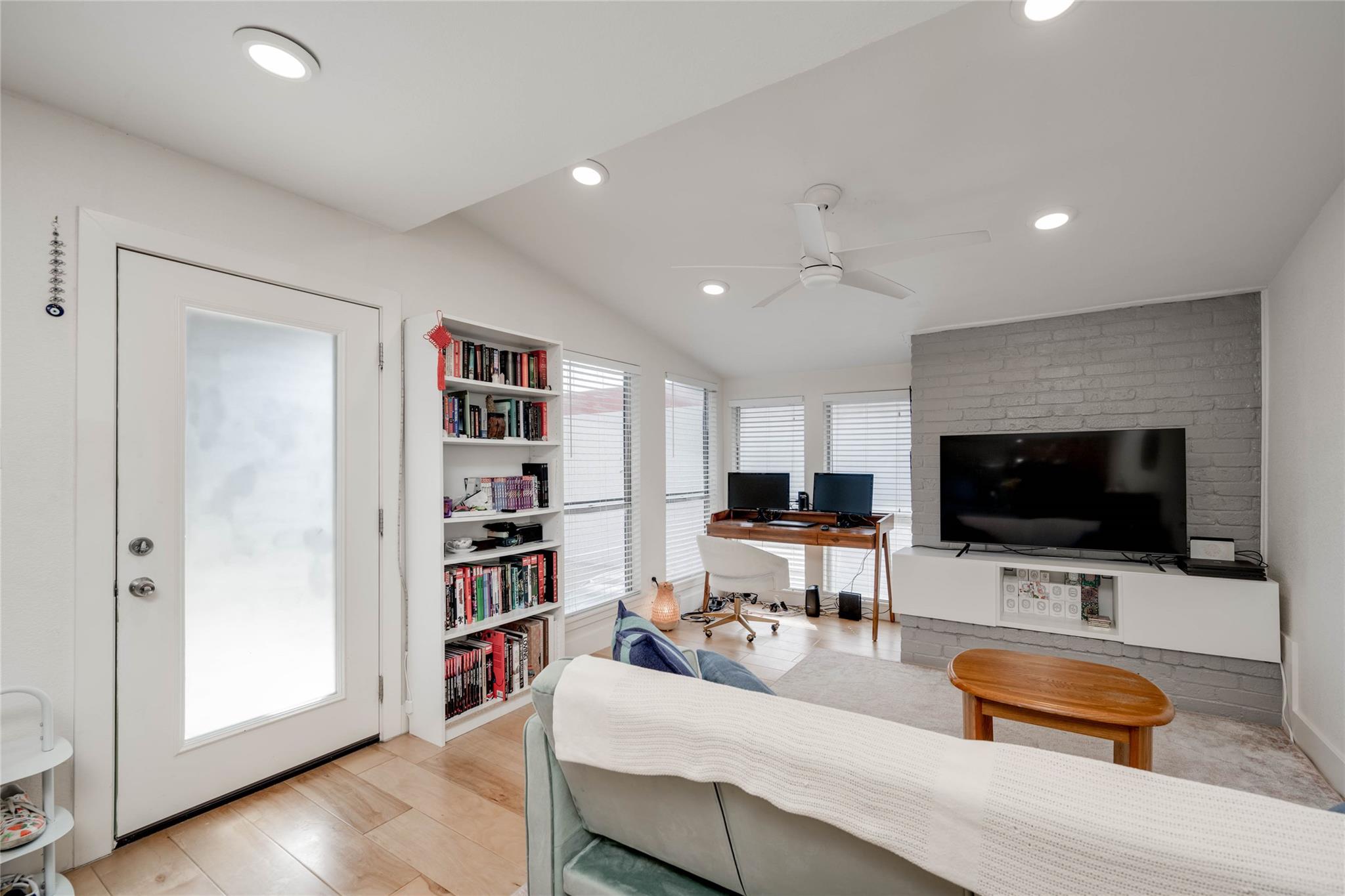 909 Reinli St # 222, Austin, TX 78751