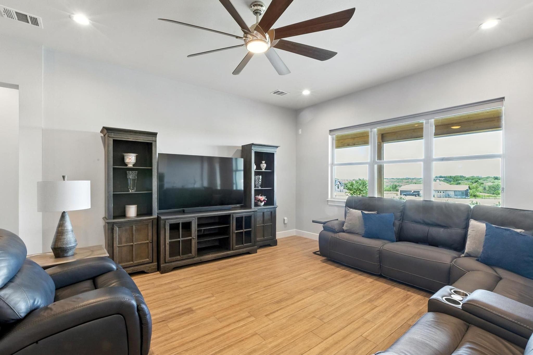 450 Peck St, Kyle, TX 78640