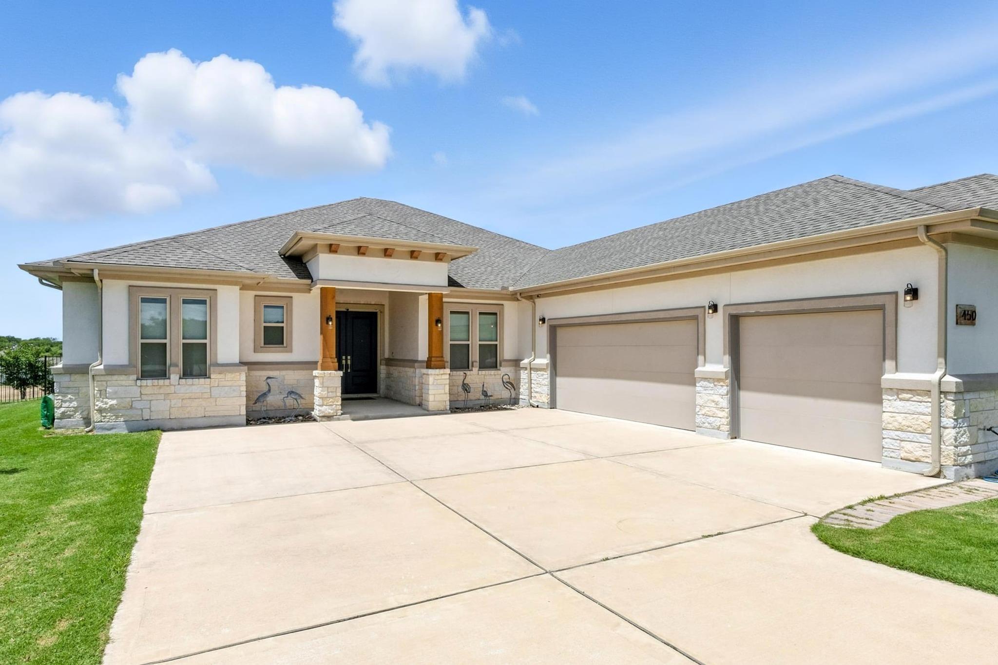 450 Peck St, Kyle, TX 78640