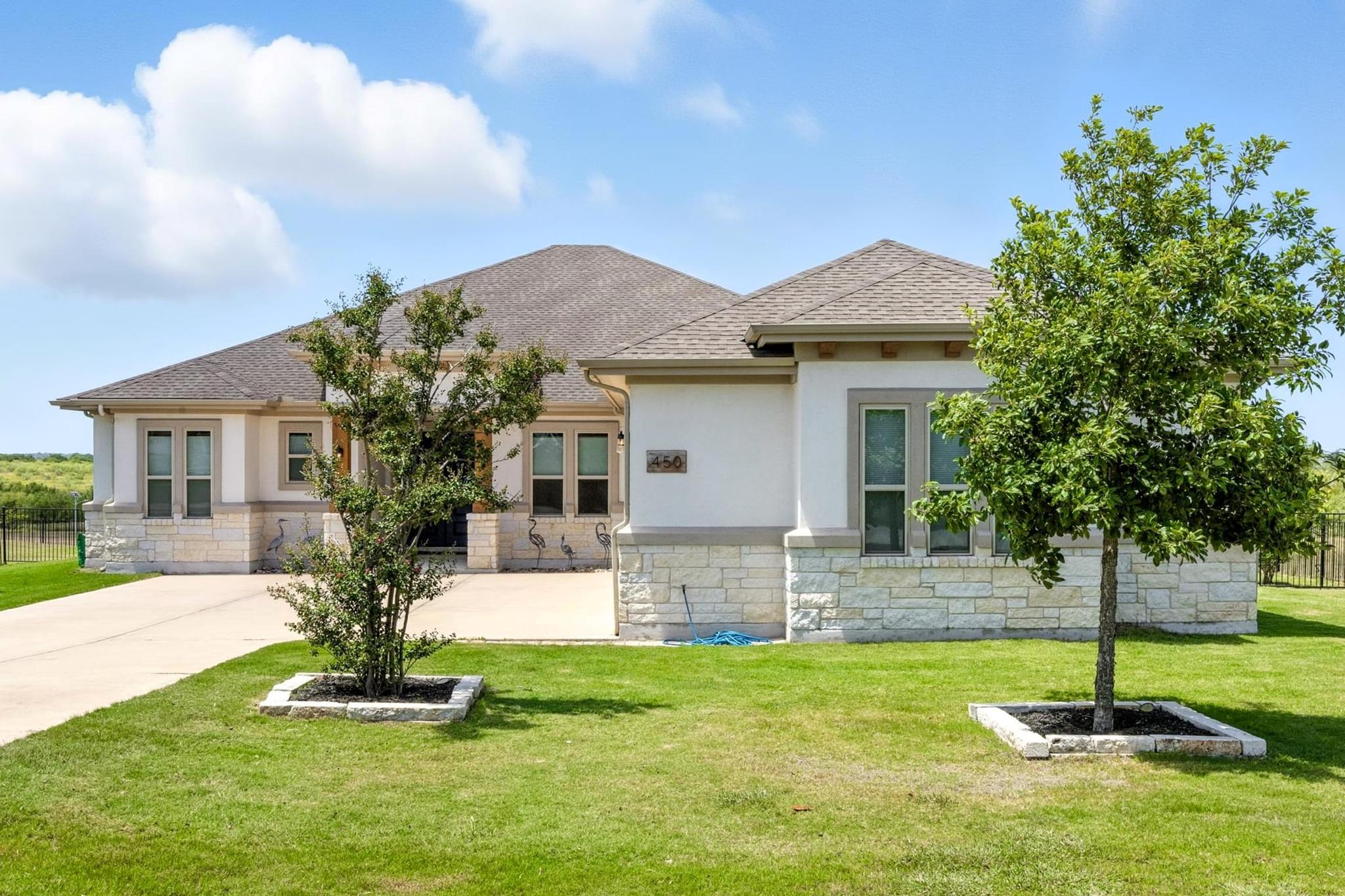 450 Peck St, Kyle, TX 78640