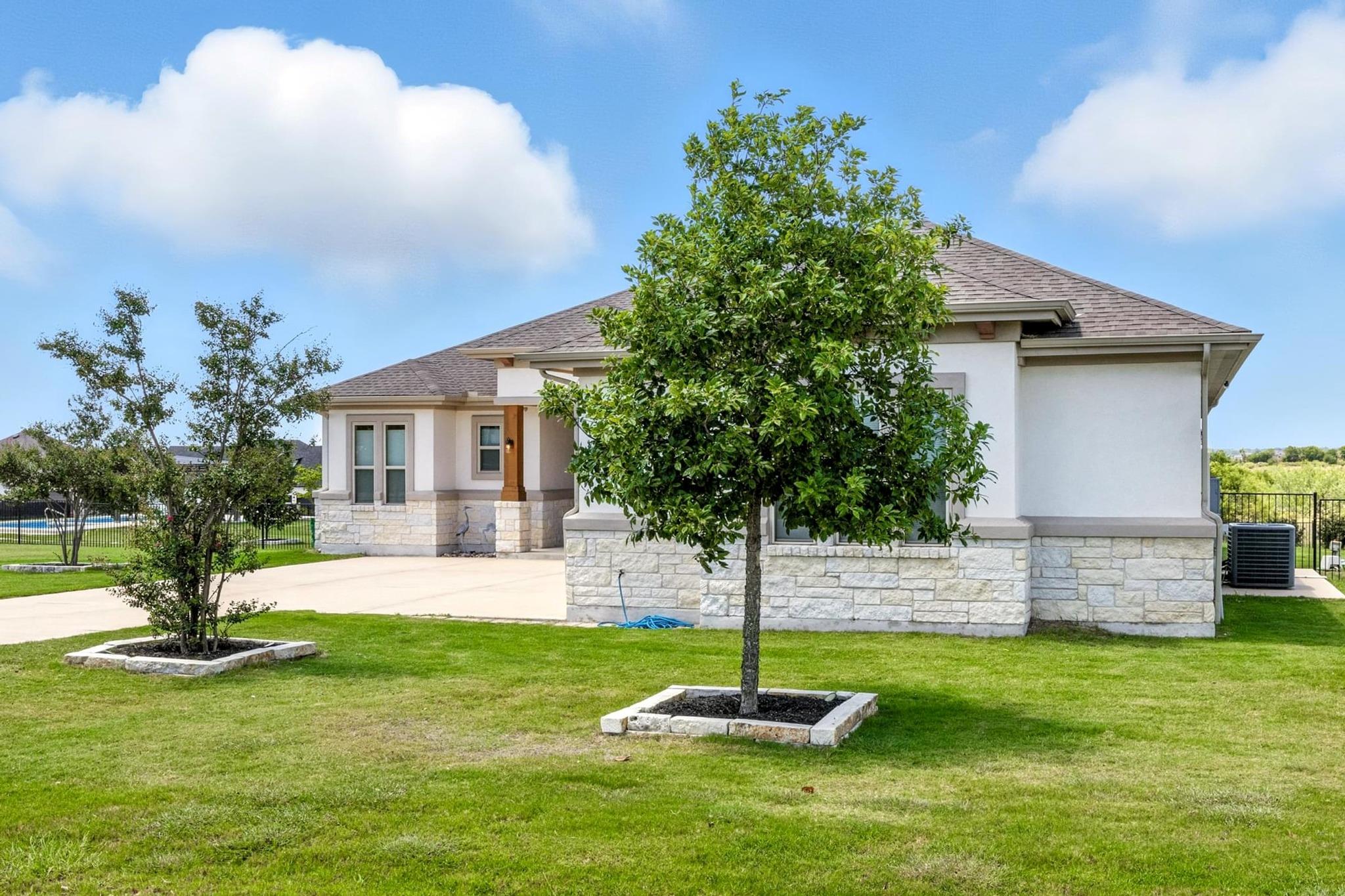 450 Peck St, Kyle, TX 78640