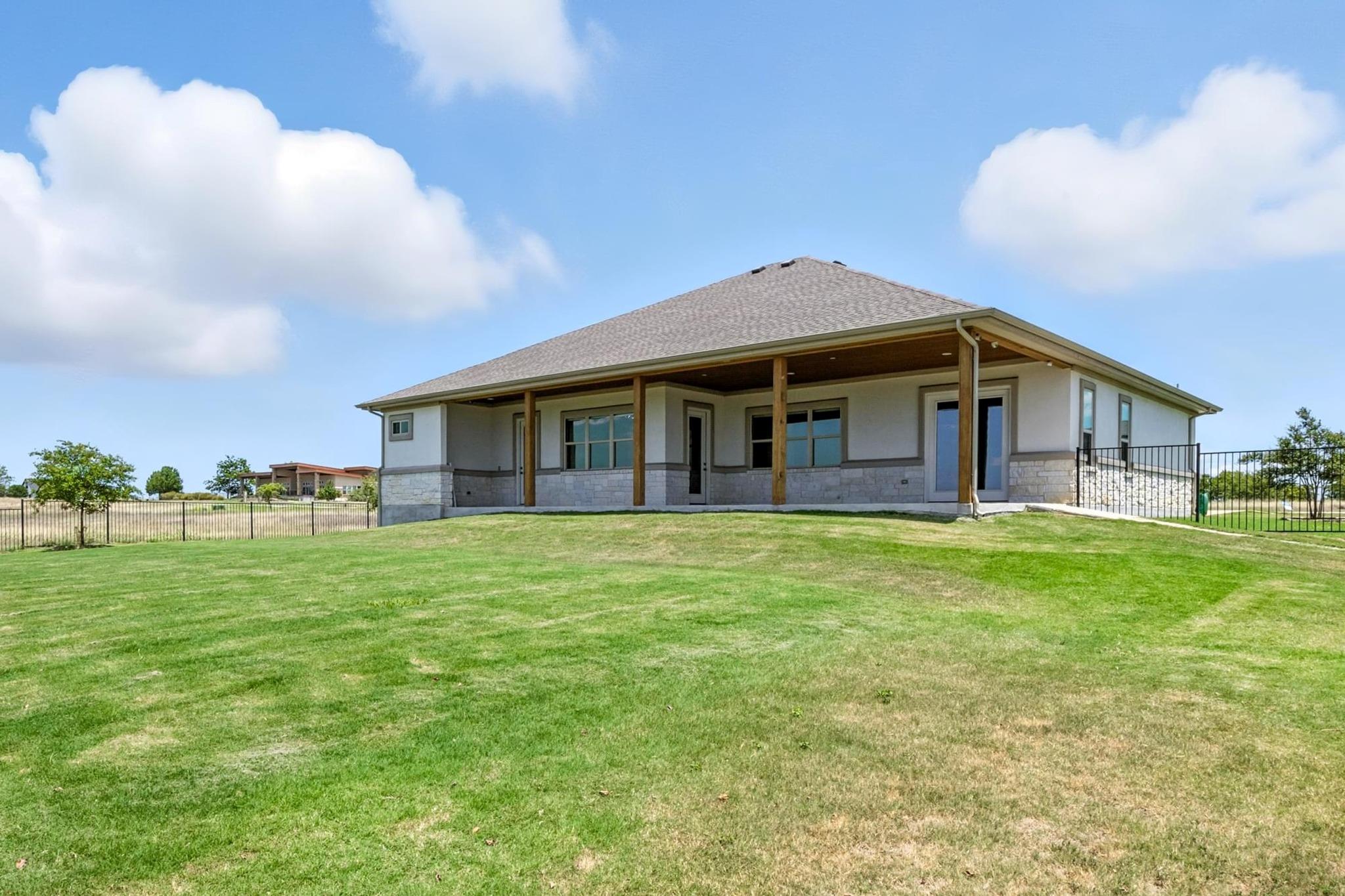 450 Peck St, Kyle, TX 78640