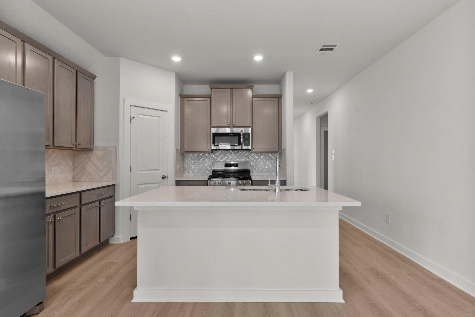 290 Bloomington Loop, Hutto, TX 78634