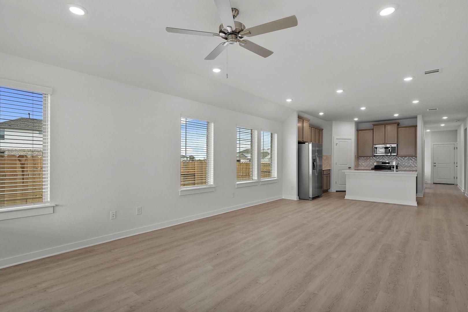 290 Bloomington Loop, Hutto, TX 78634