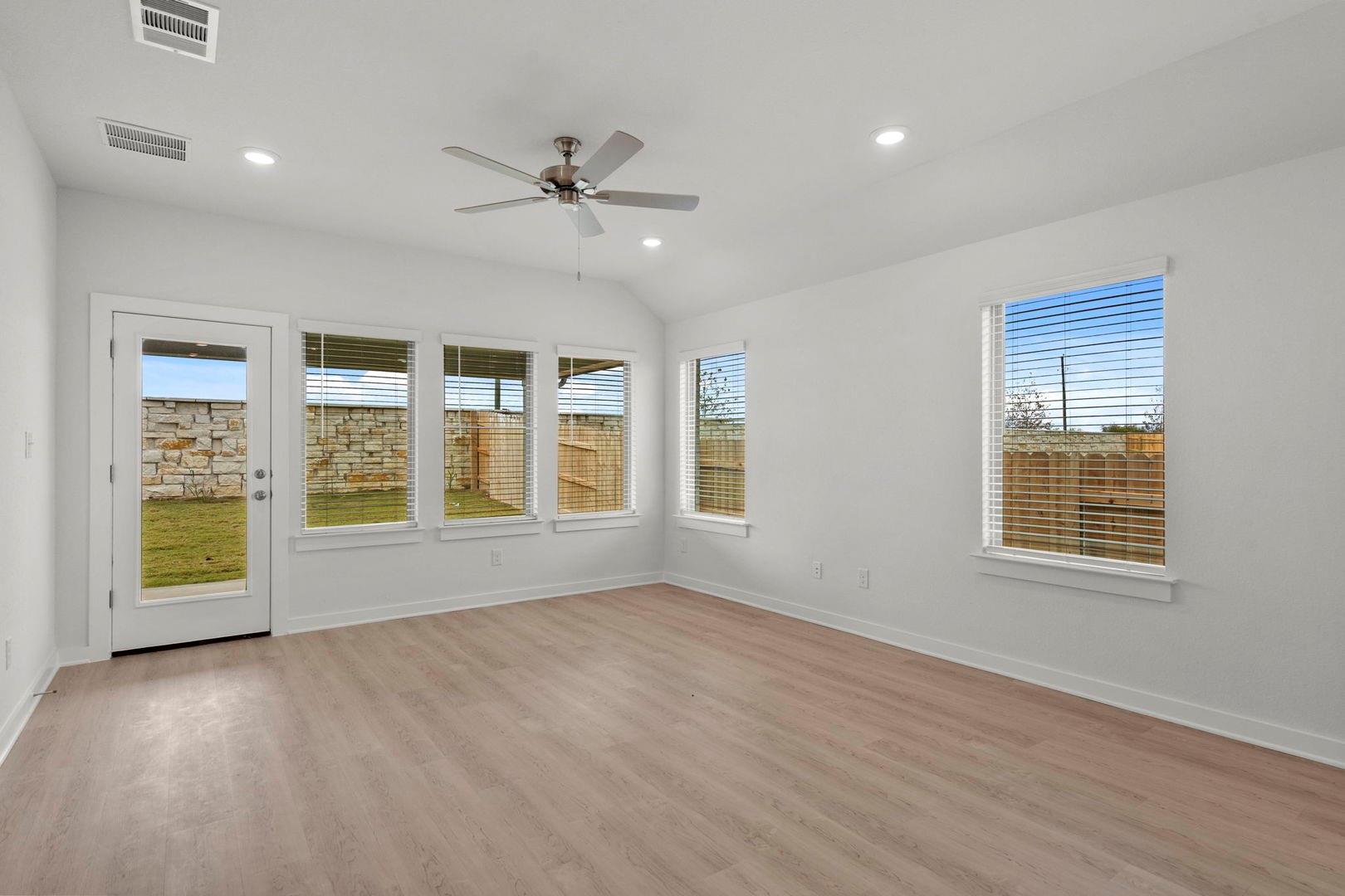 290 Bloomington Loop, Hutto, TX 78634