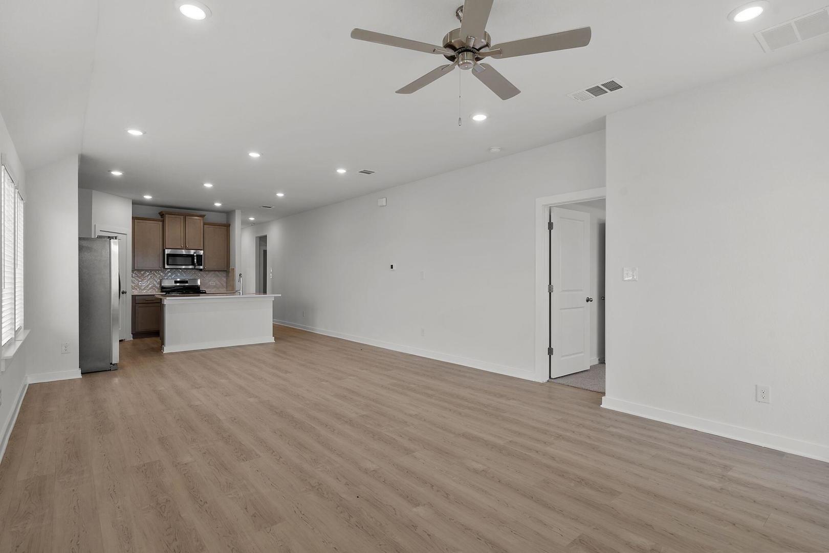 290 Bloomington Loop, Hutto, TX 78634