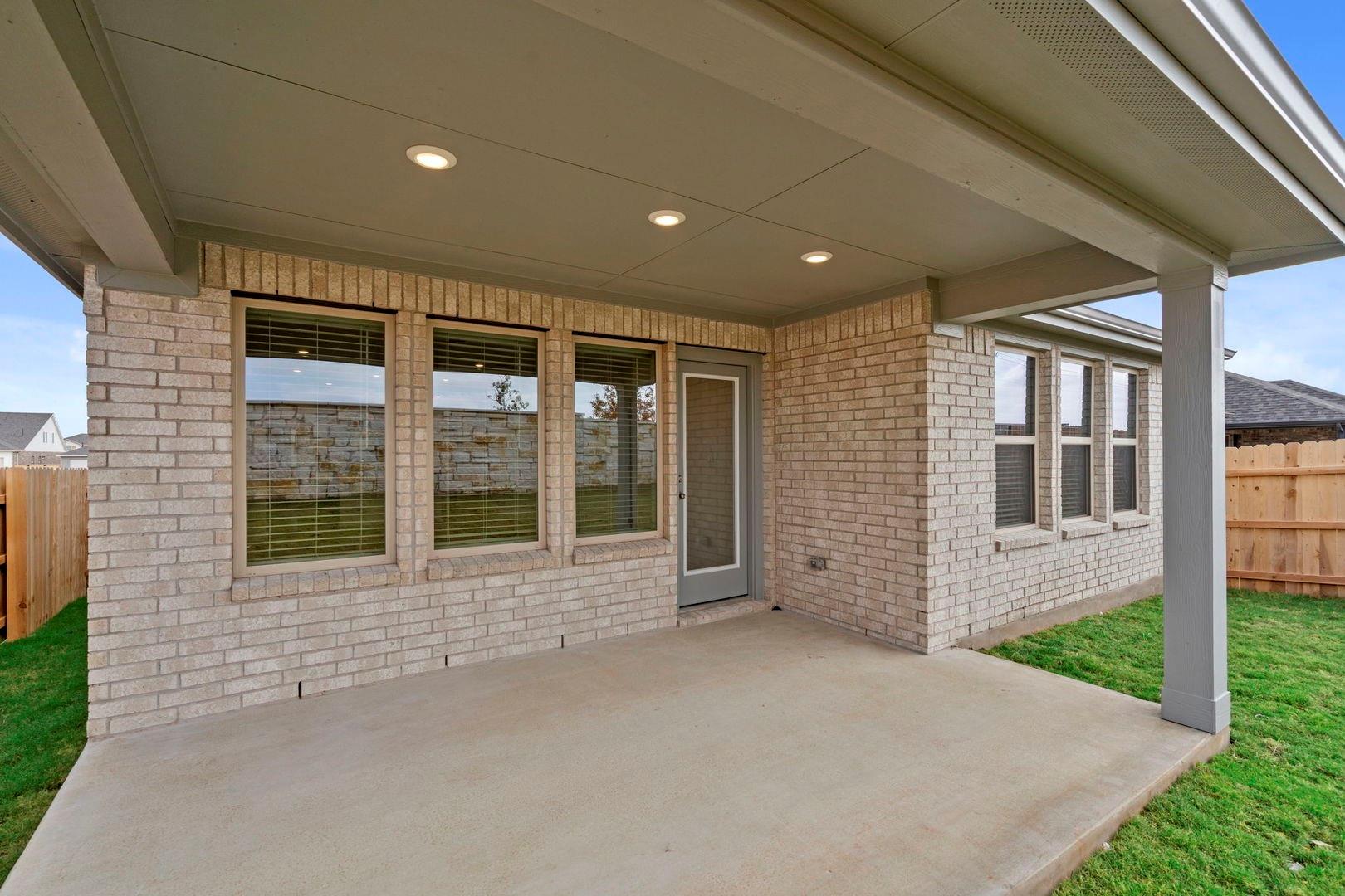 290 Bloomington Loop, Hutto, TX 78634