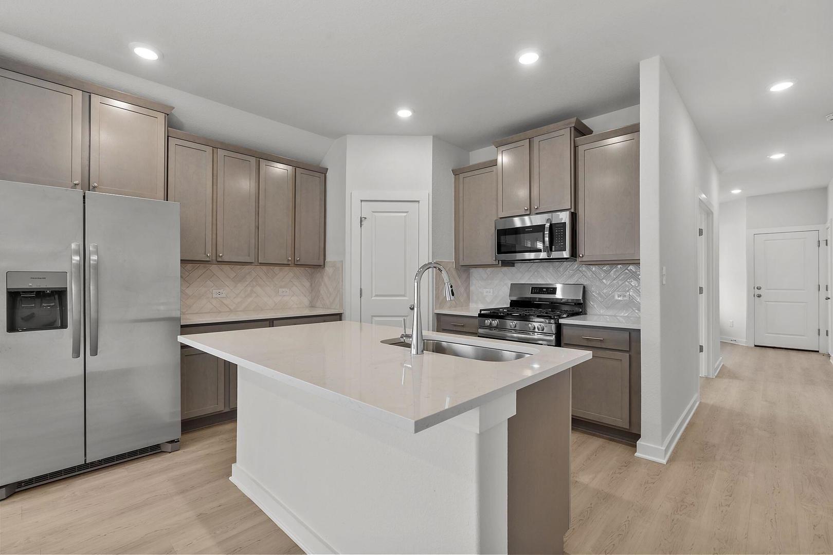 290 Bloomington Loop, Hutto, TX 78634