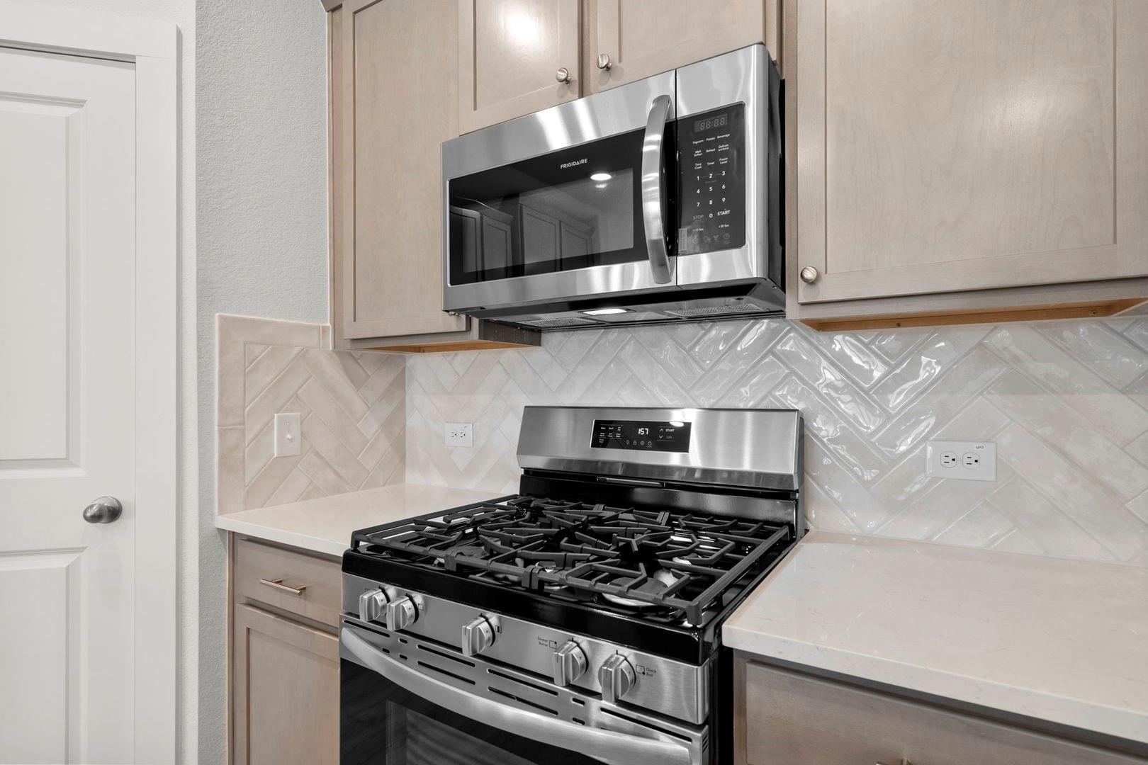 290 Bloomington Loop, Hutto, TX 78634