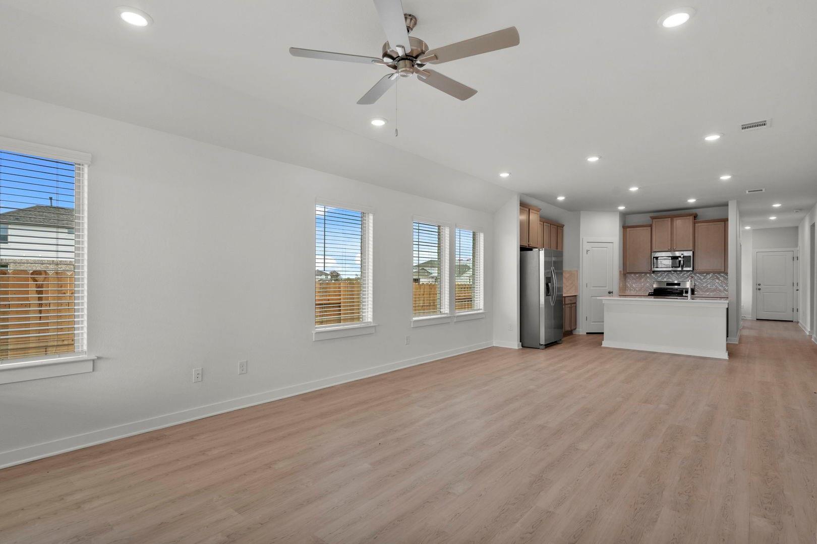 290 Bloomington Loop, Hutto, TX 78634