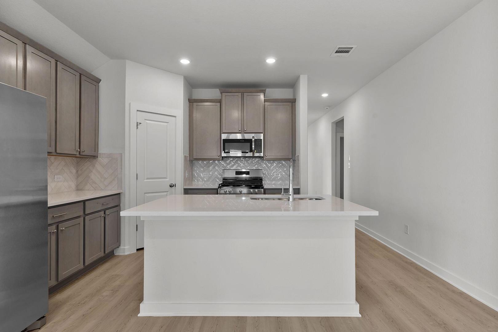 290 Bloomington Loop, Hutto, TX 78634