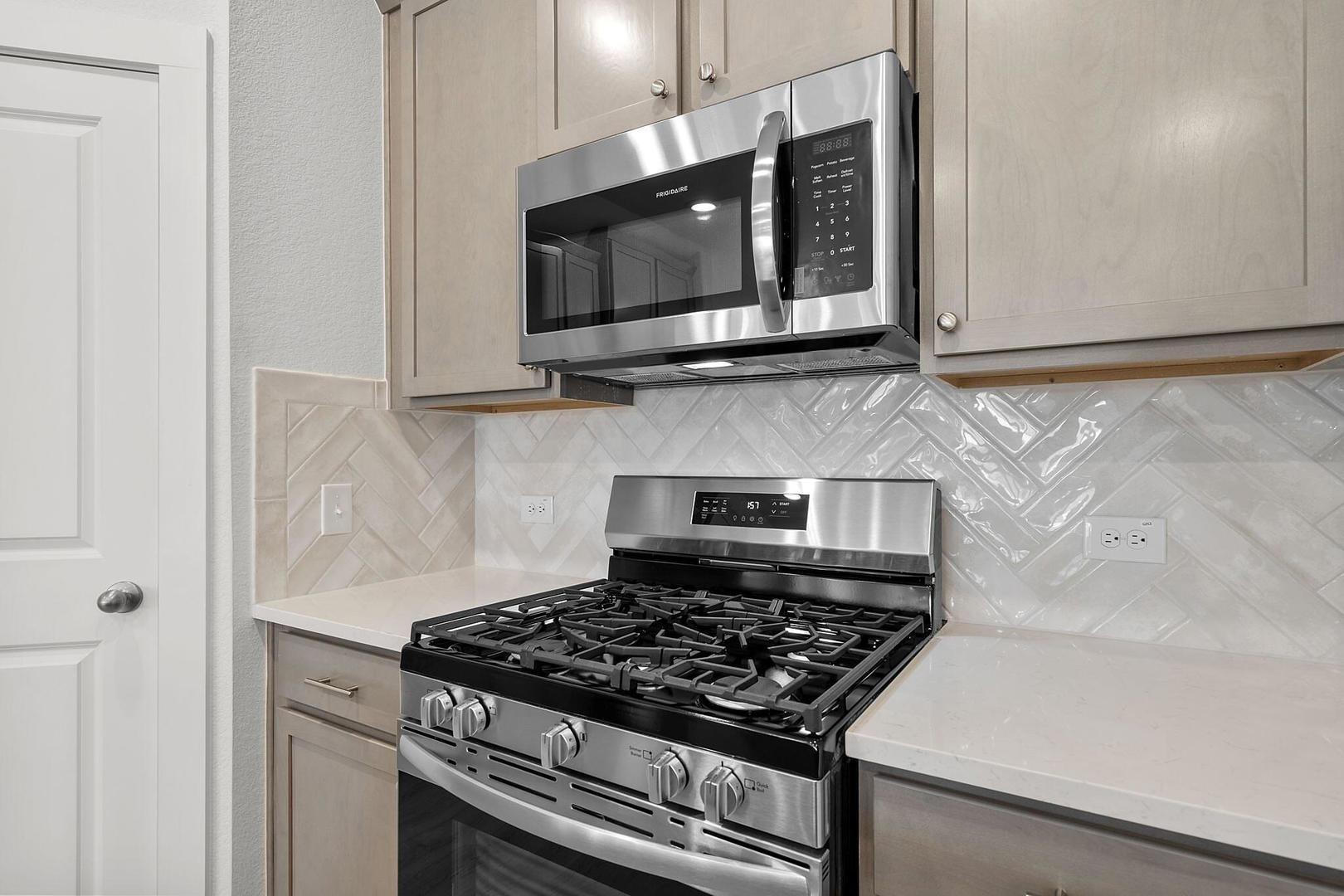 290 Bloomington Loop, Hutto, TX 78634