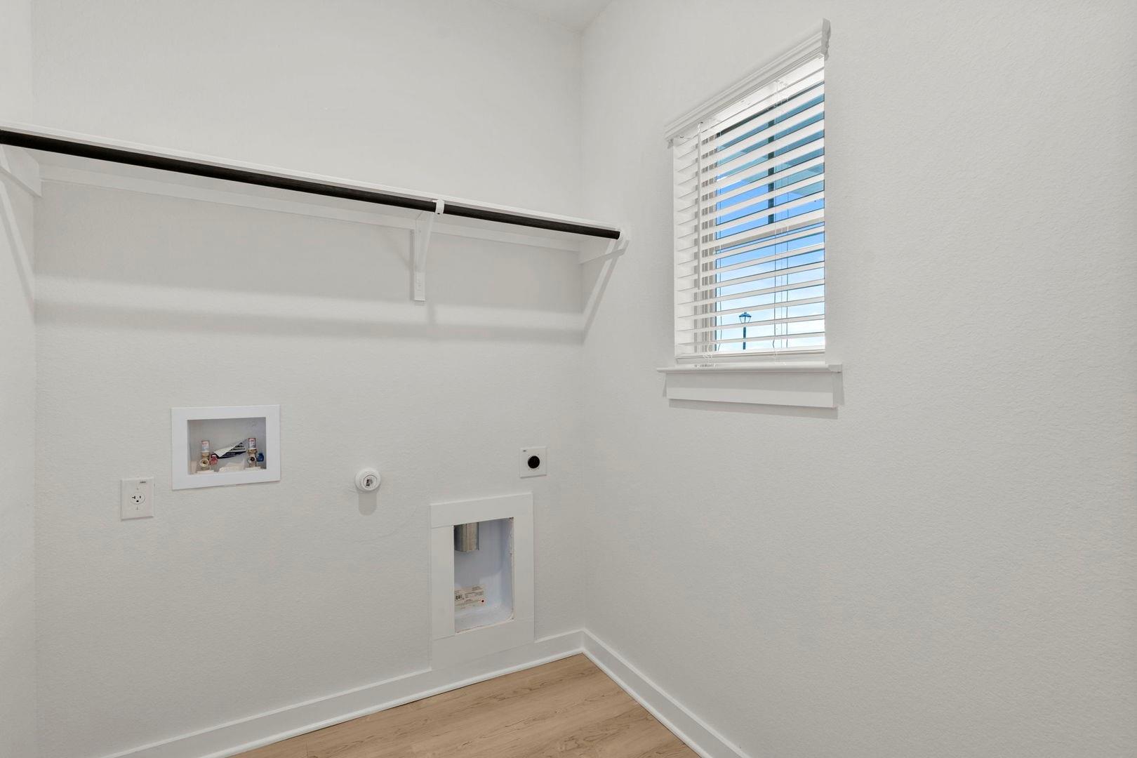 290 Bloomington Loop, Hutto, TX 78634