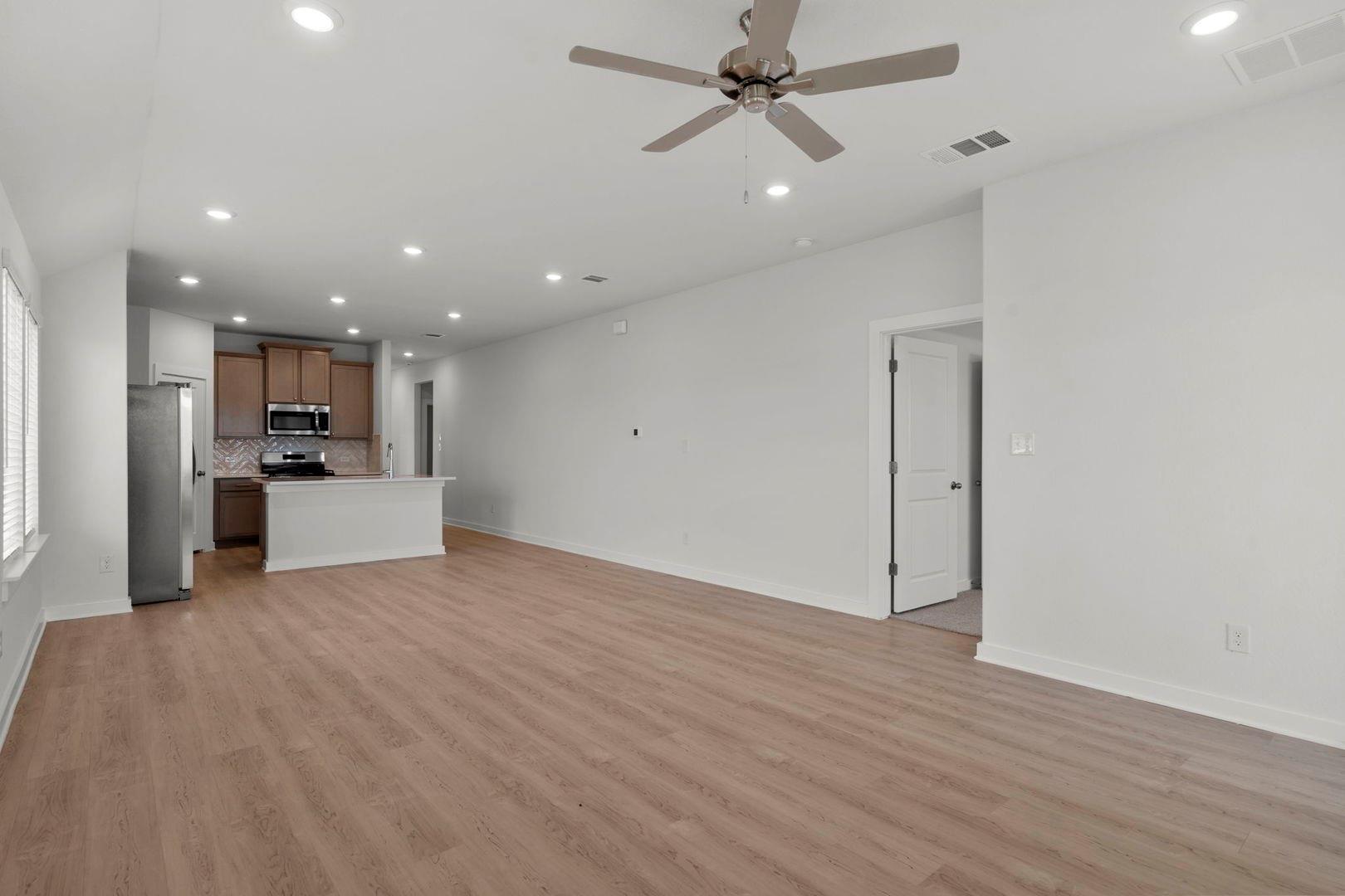 290 Bloomington Loop, Hutto, TX 78634