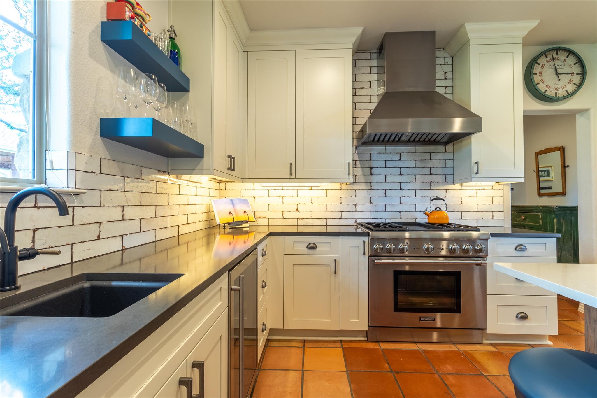 515 East Trl, Spicewood, TX 78669