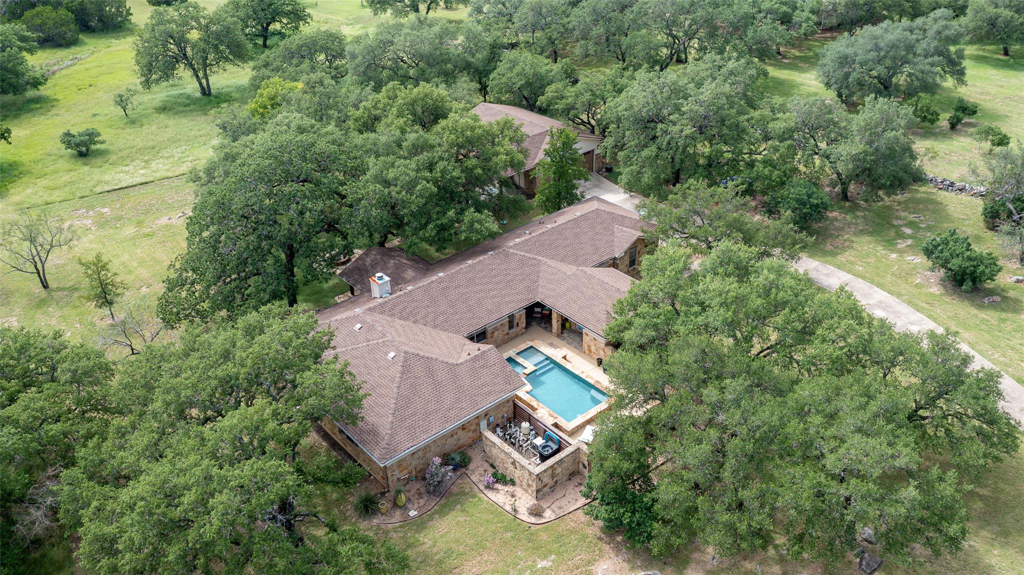 515 East Trl, Spicewood, TX 78669