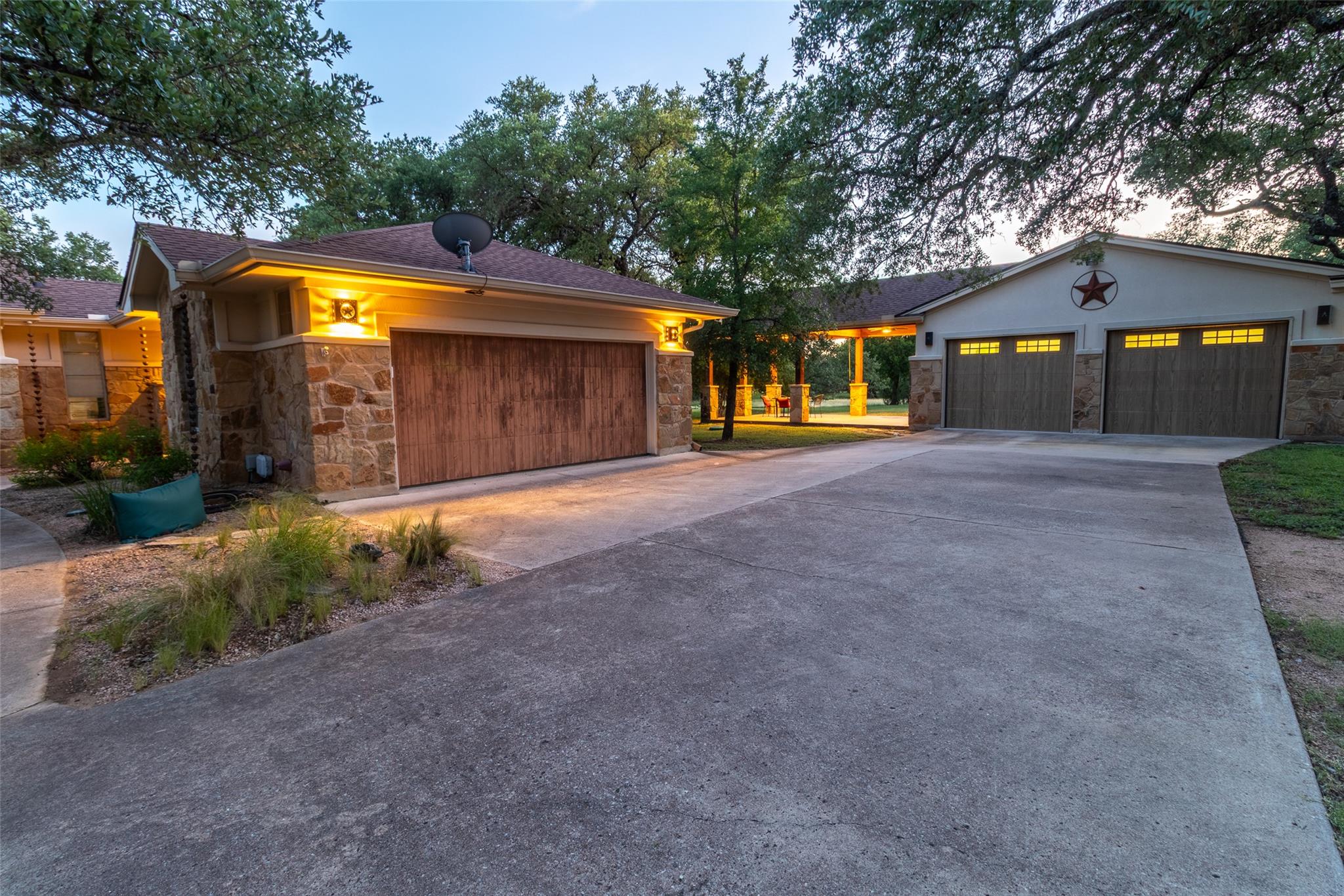 515 East Trl, Spicewood, TX 78669