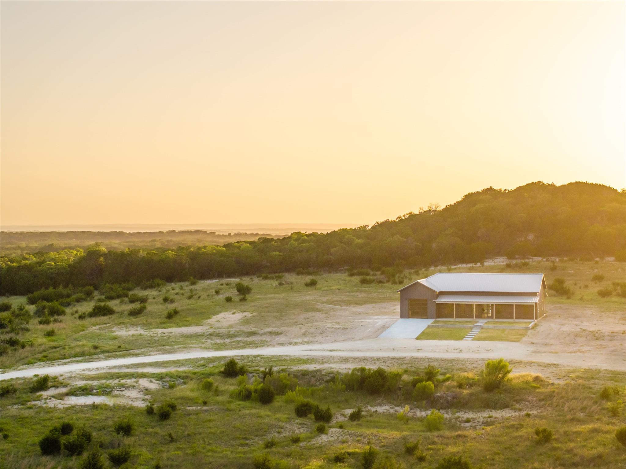 662 Private Road 140, Lampasas, TX 76550