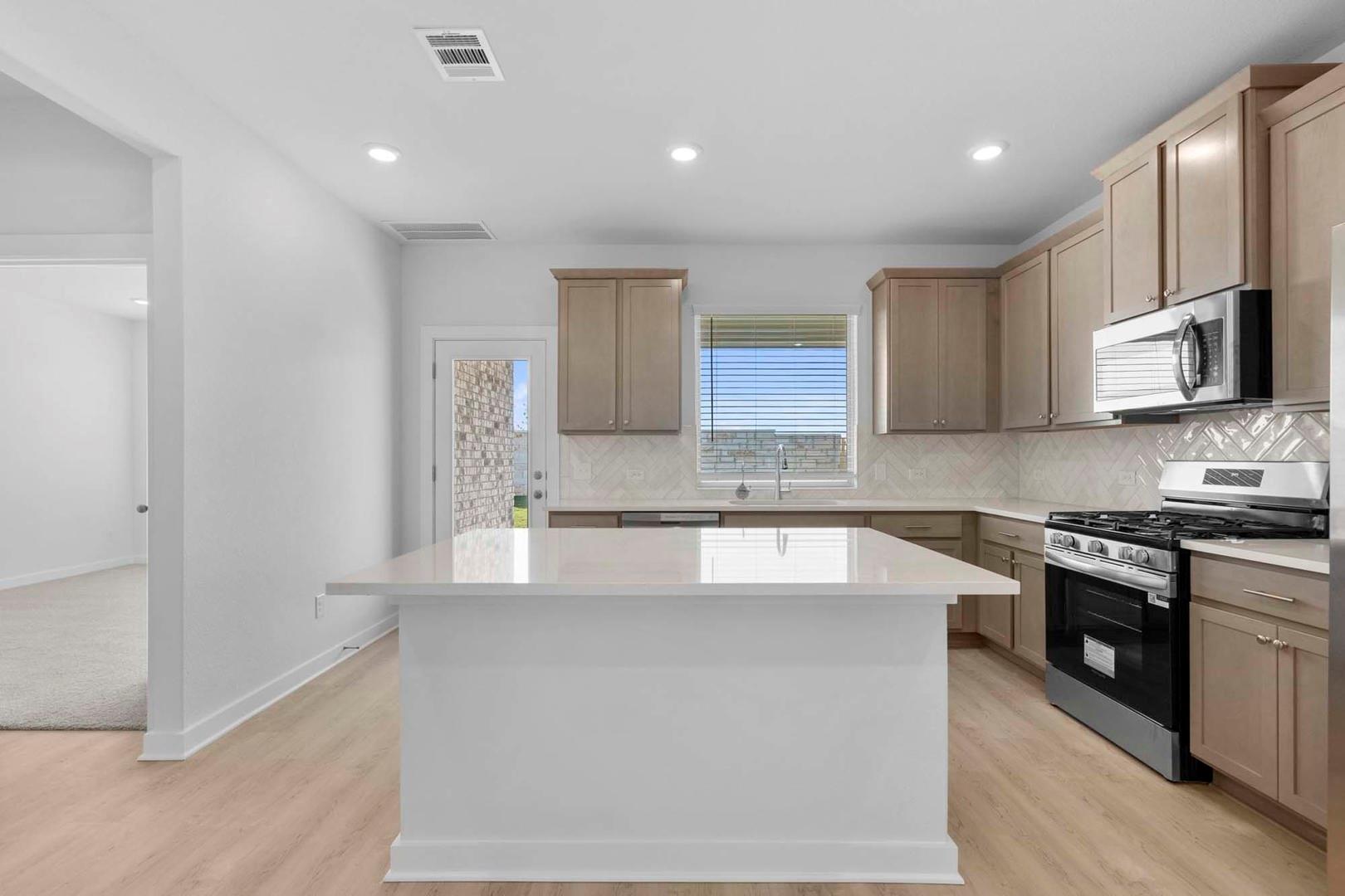 244 Bloomington Loop, Hutto, TX 78634