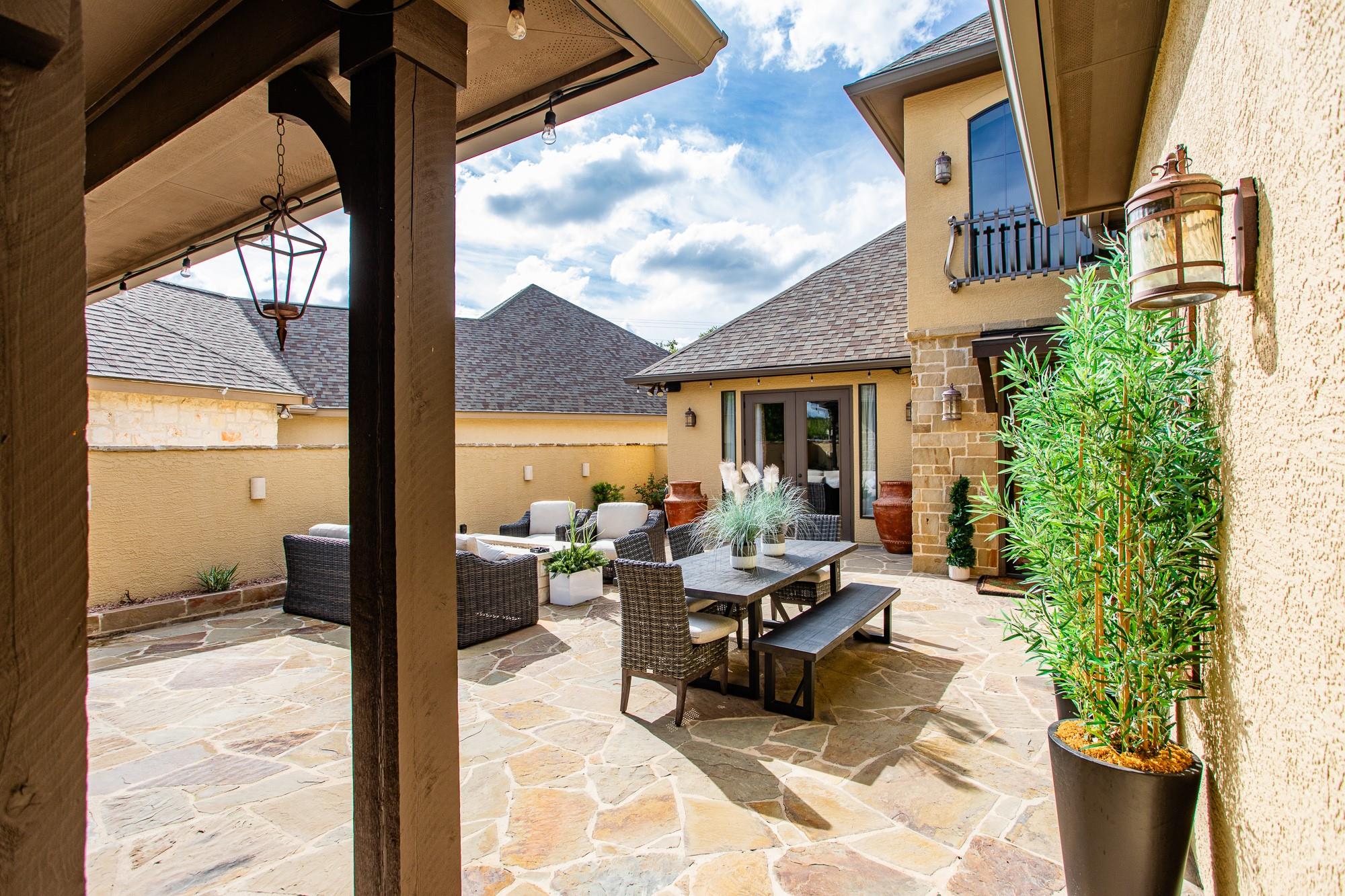 2916 Rock Barn Dr, Kerrville, TX 78028