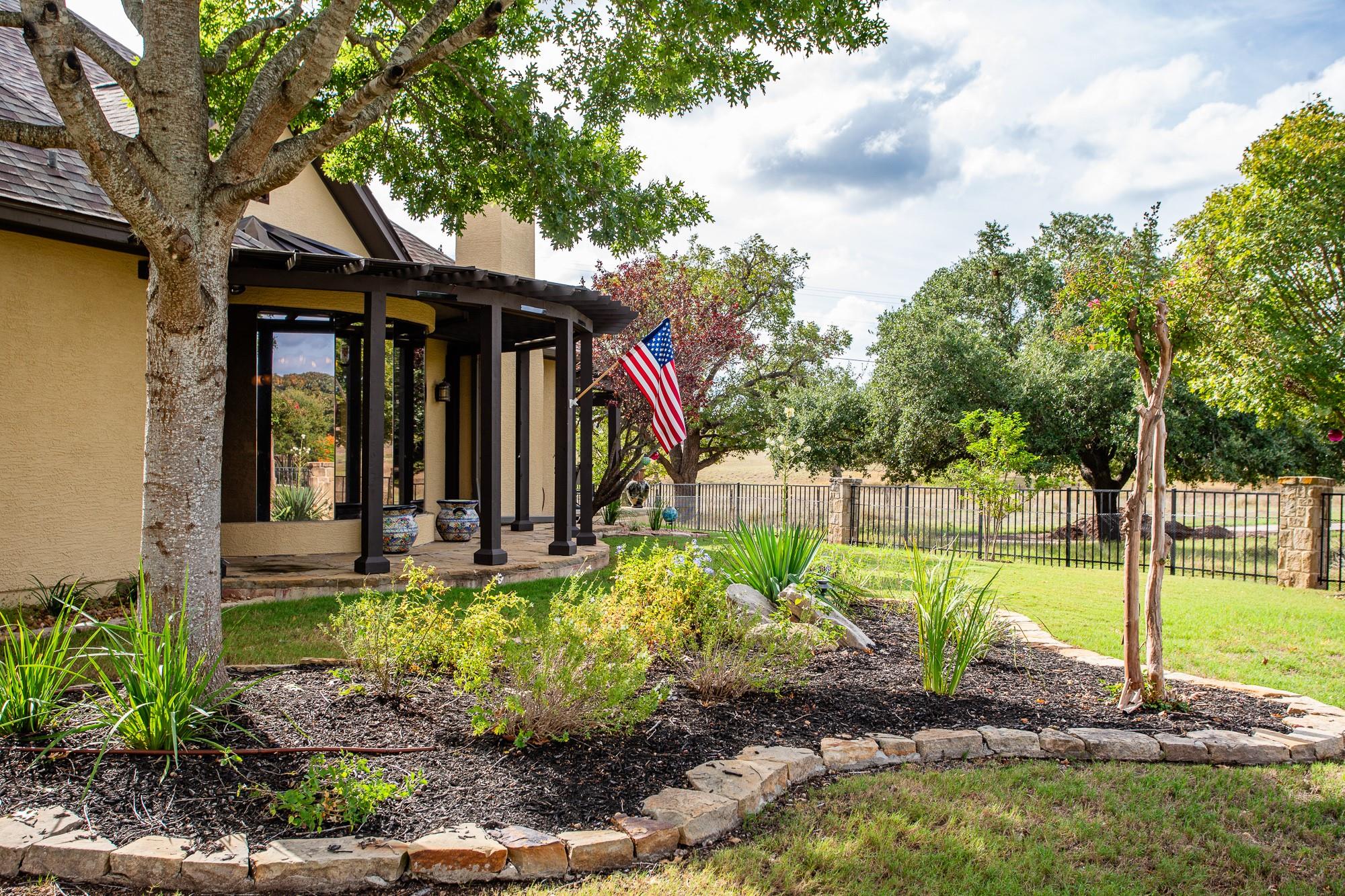 2916 Rock Barn Dr, Kerrville, TX 78028