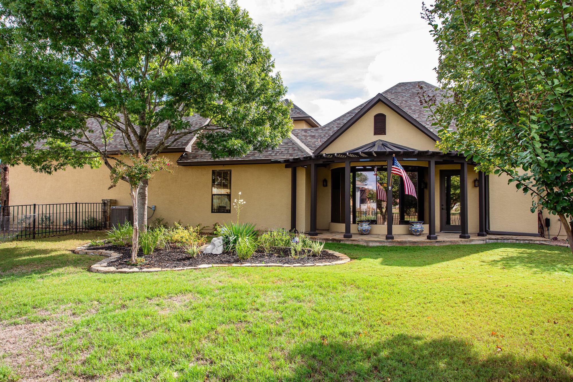 2916 Rock Barn Dr, Kerrville, TX 78028