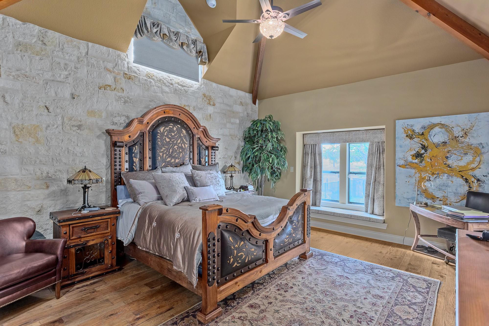 2916 Rock Barn Dr, Kerrville, TX 78028