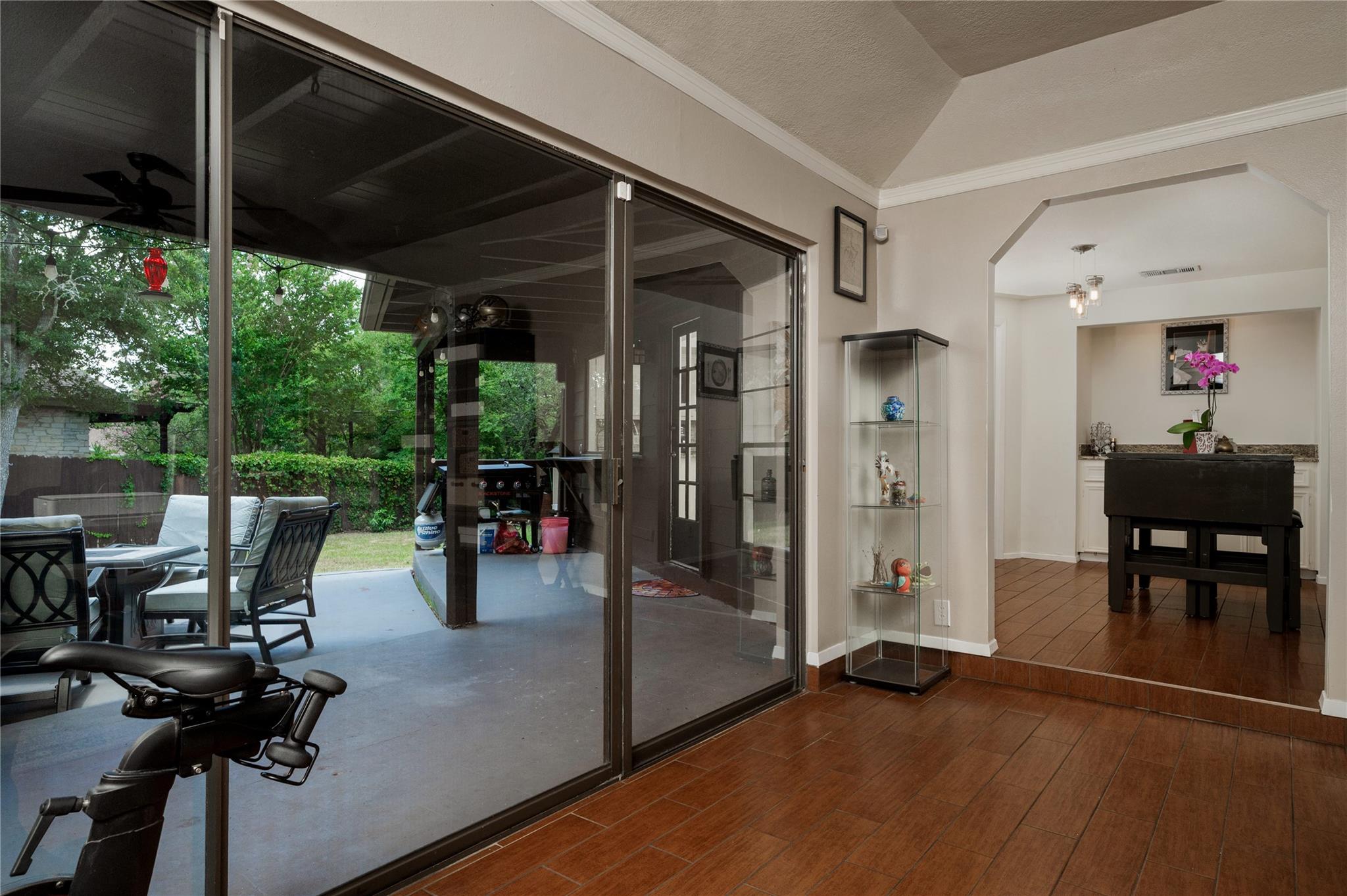 10606 Spicewood Club Dr, Austin, TX 78750