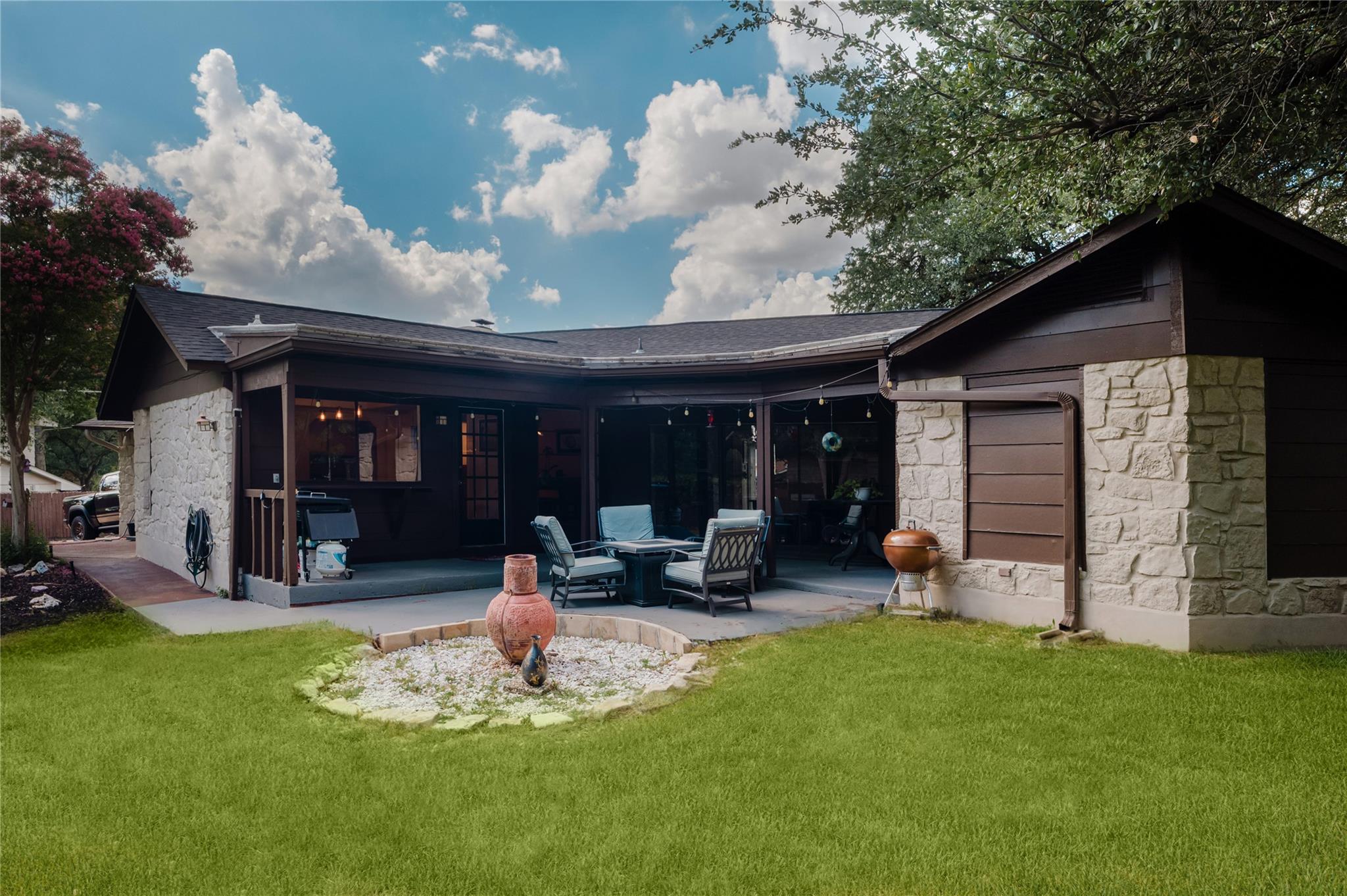 10606 Spicewood Club Dr, Austin, TX 78750