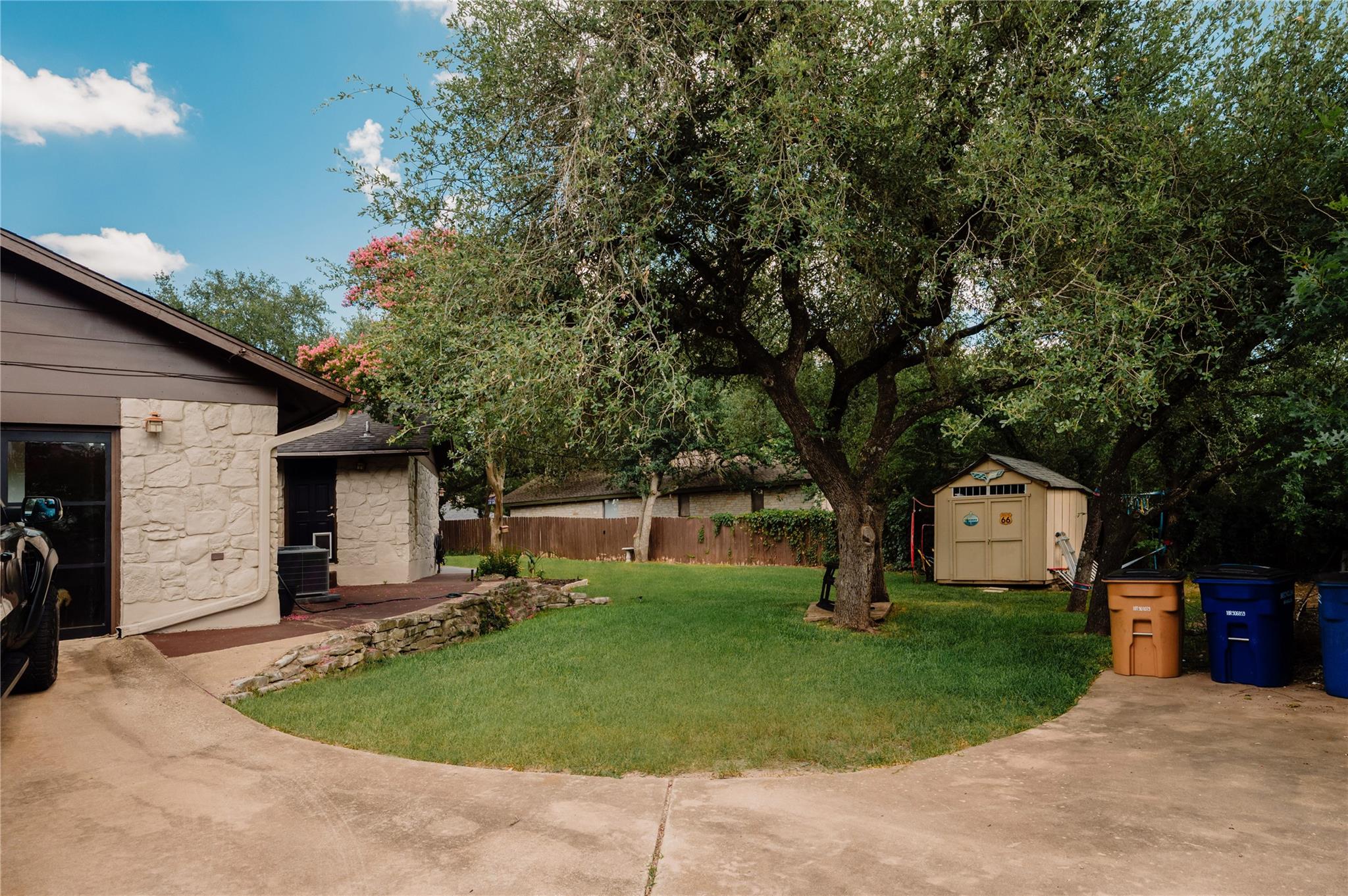 10606 Spicewood Club Dr, Austin, TX 78750