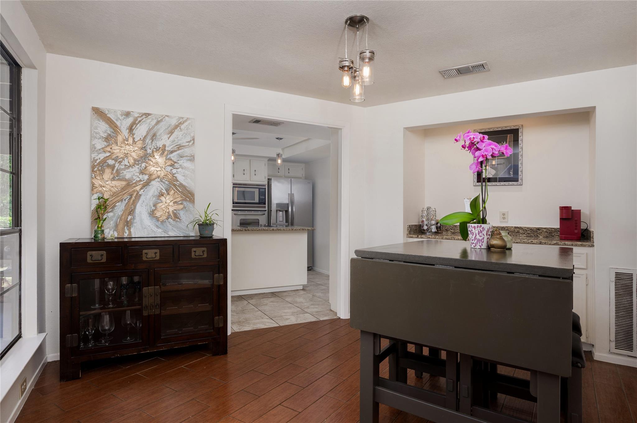 10606 Spicewood Club Dr, Austin, TX 78750