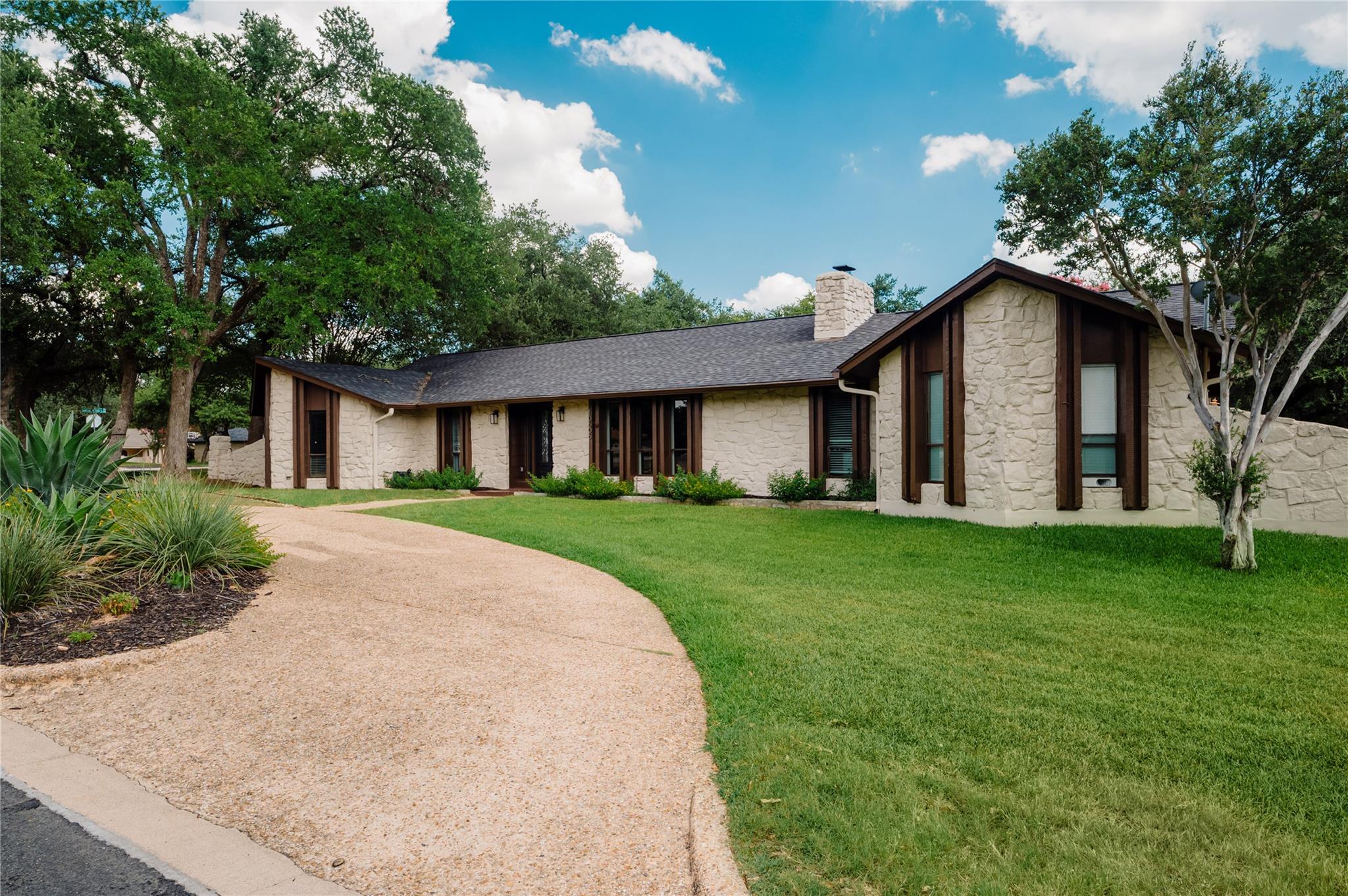 10606 Spicewood Club Dr, Austin, TX 78750