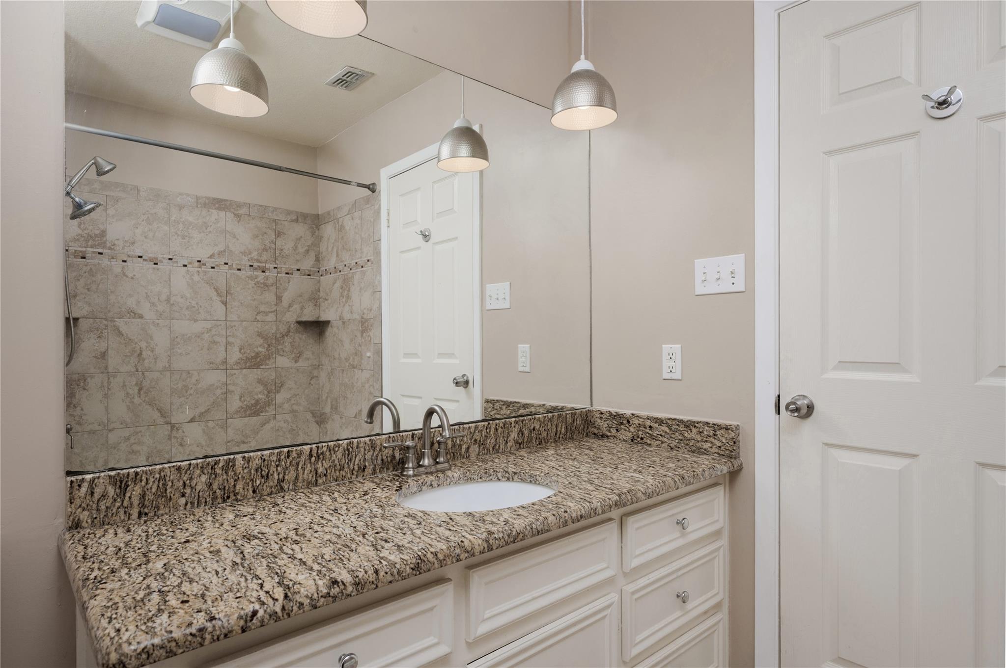 10606 Spicewood Club Dr, Austin, TX 78750