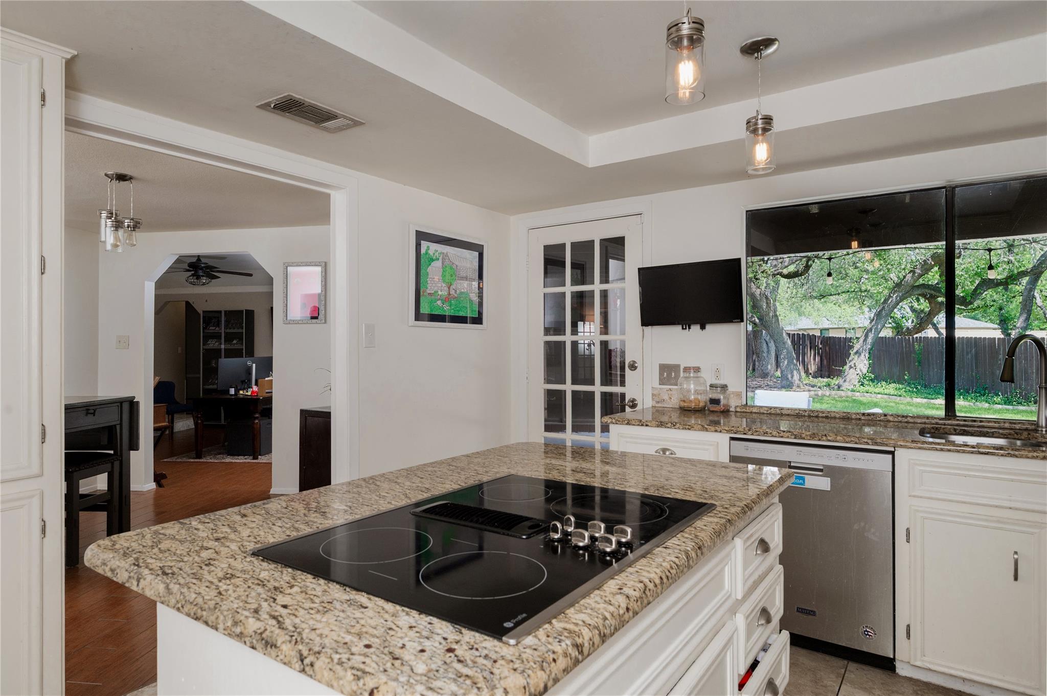 10606 Spicewood Club Dr, Austin, TX 78750