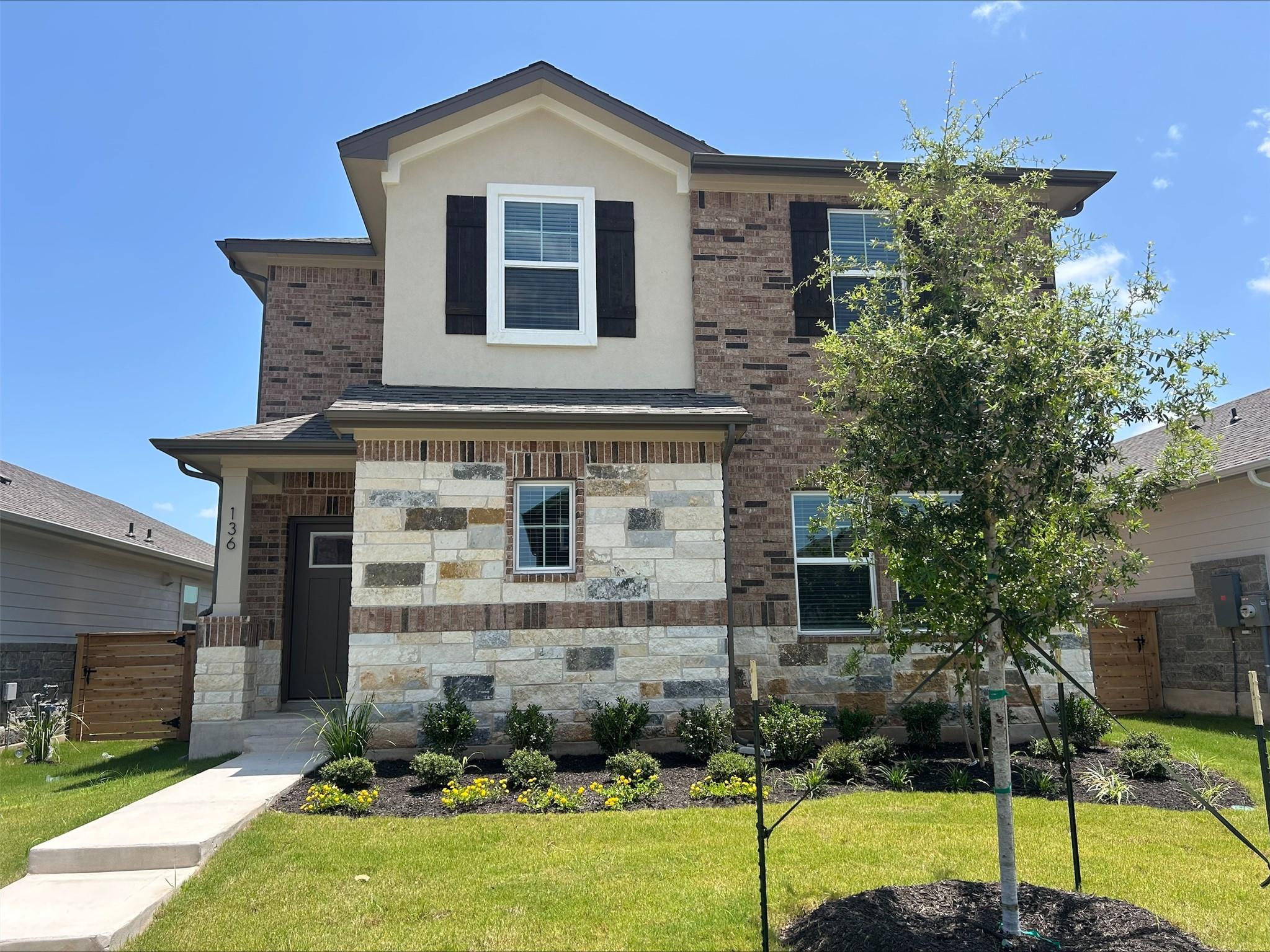 136 Zinnia Ln, Hutto, TX 78634
