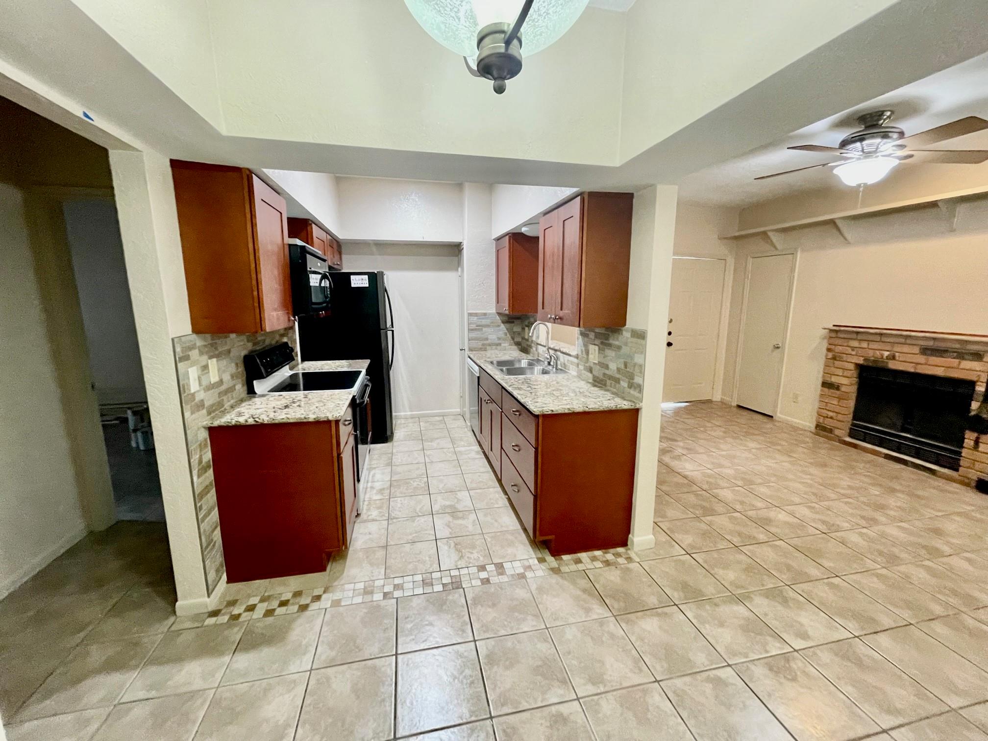421 W San Antonio St # J1, San Marcos, TX 78666