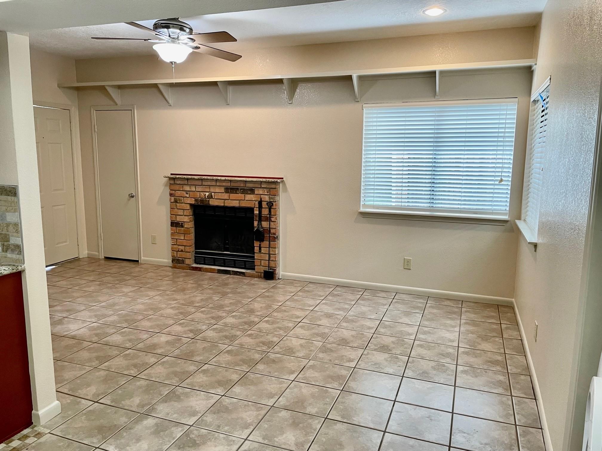 421 W San Antonio St # J1, San Marcos, TX 78666