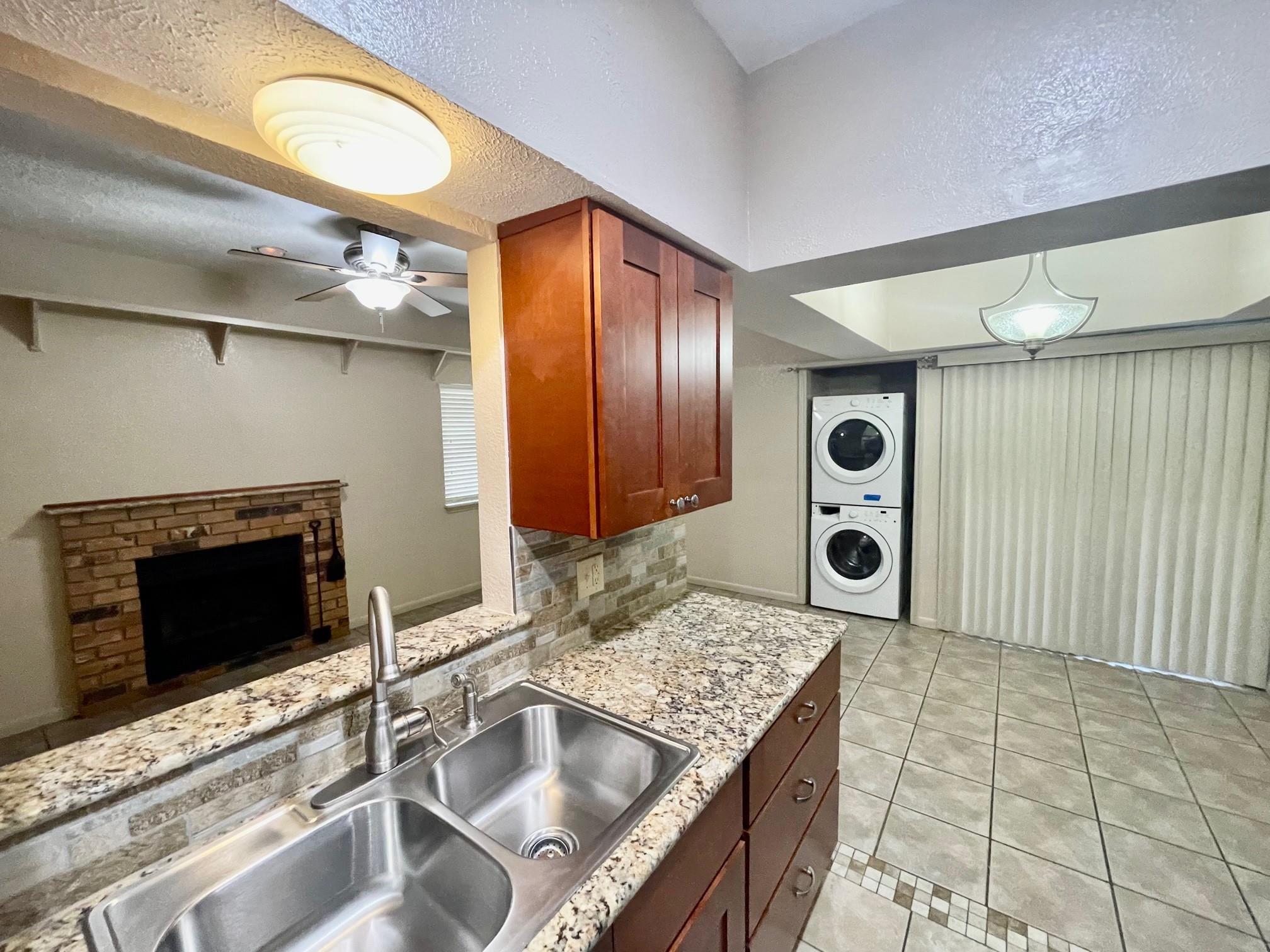 421 W San Antonio St # J1, San Marcos, TX 78666