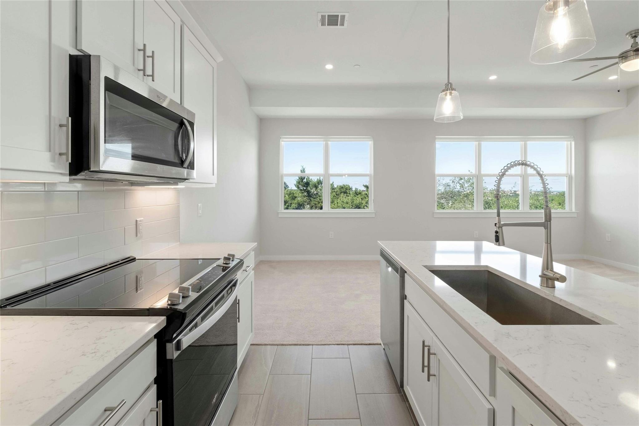 12001 Vista Parke Dr # 702, Austin, TX 78726